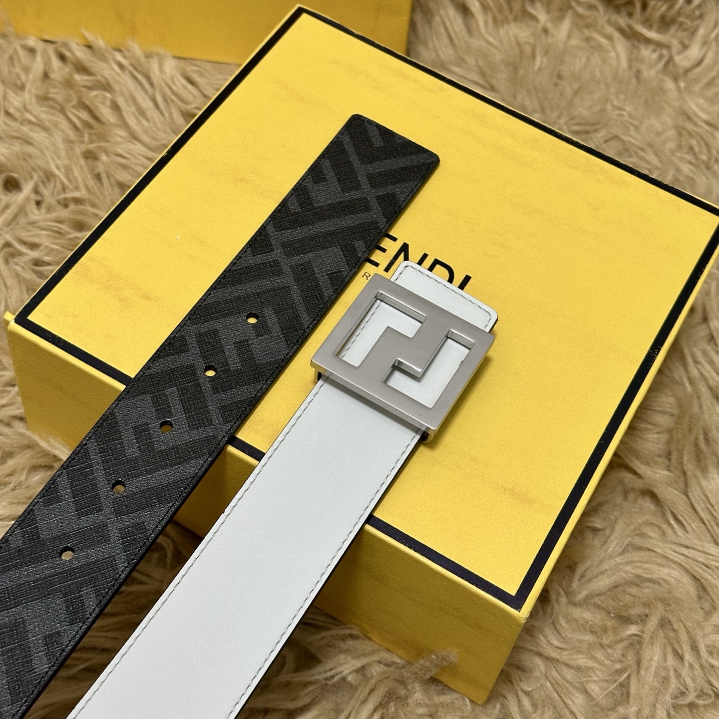 FENDI（芬迪）专柜同款 宽4.0CM 双环正反用腰带 FF按钉搭扣 白色Cuoio Romano皮革