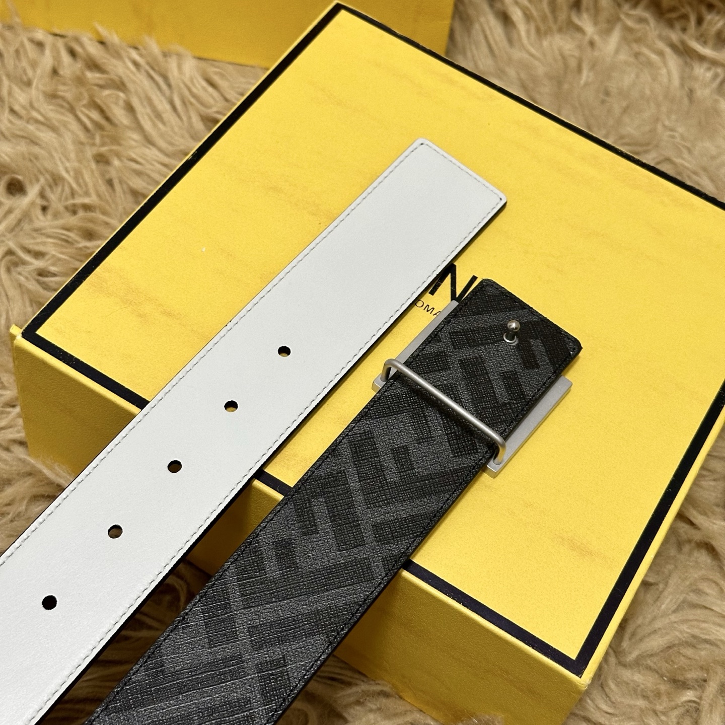 FENDI（芬迪）专柜同款 宽4.0CM 双环正反用腰带 FF按钉搭扣 白色Cuoio Romano皮革