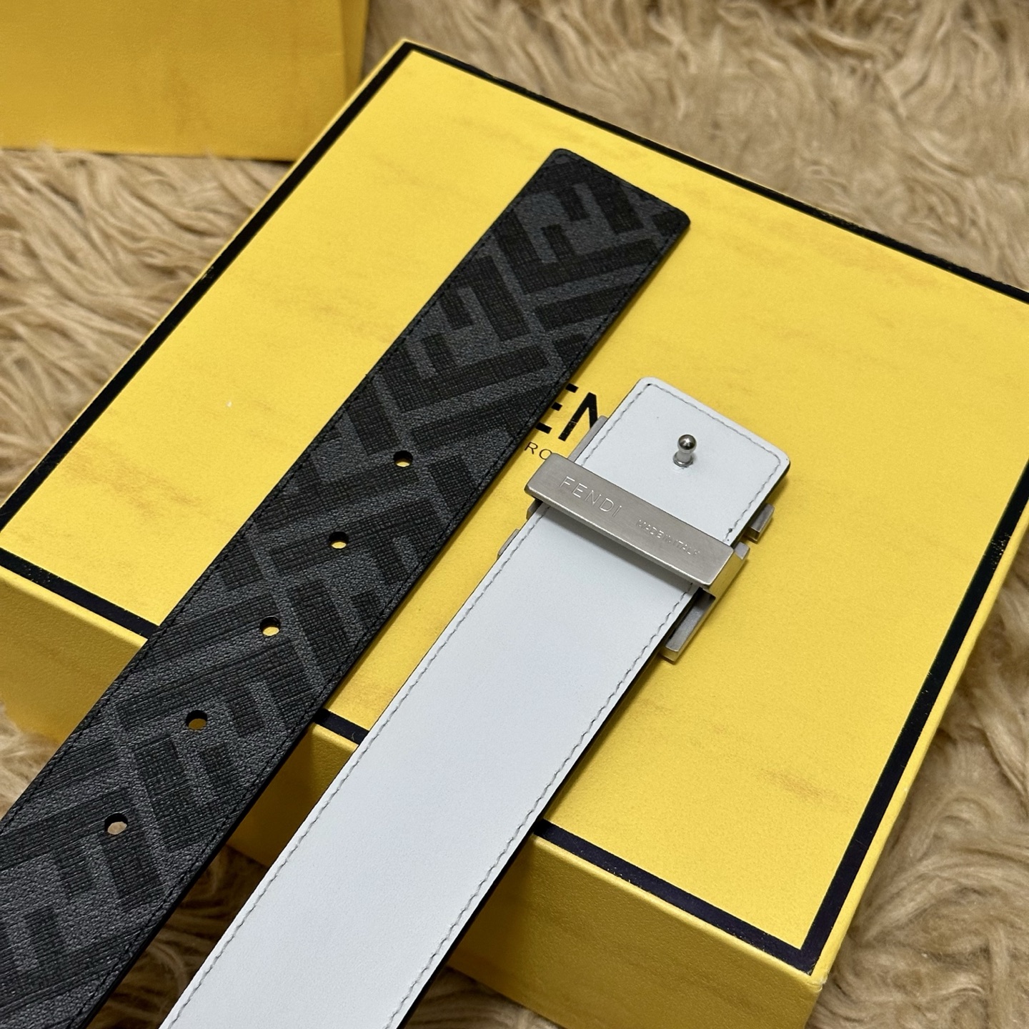 FENDI（芬迪）专柜同款 宽4.0CM 双环正反用腰带 FF按钉搭扣 白色Cuoio Romano皮革