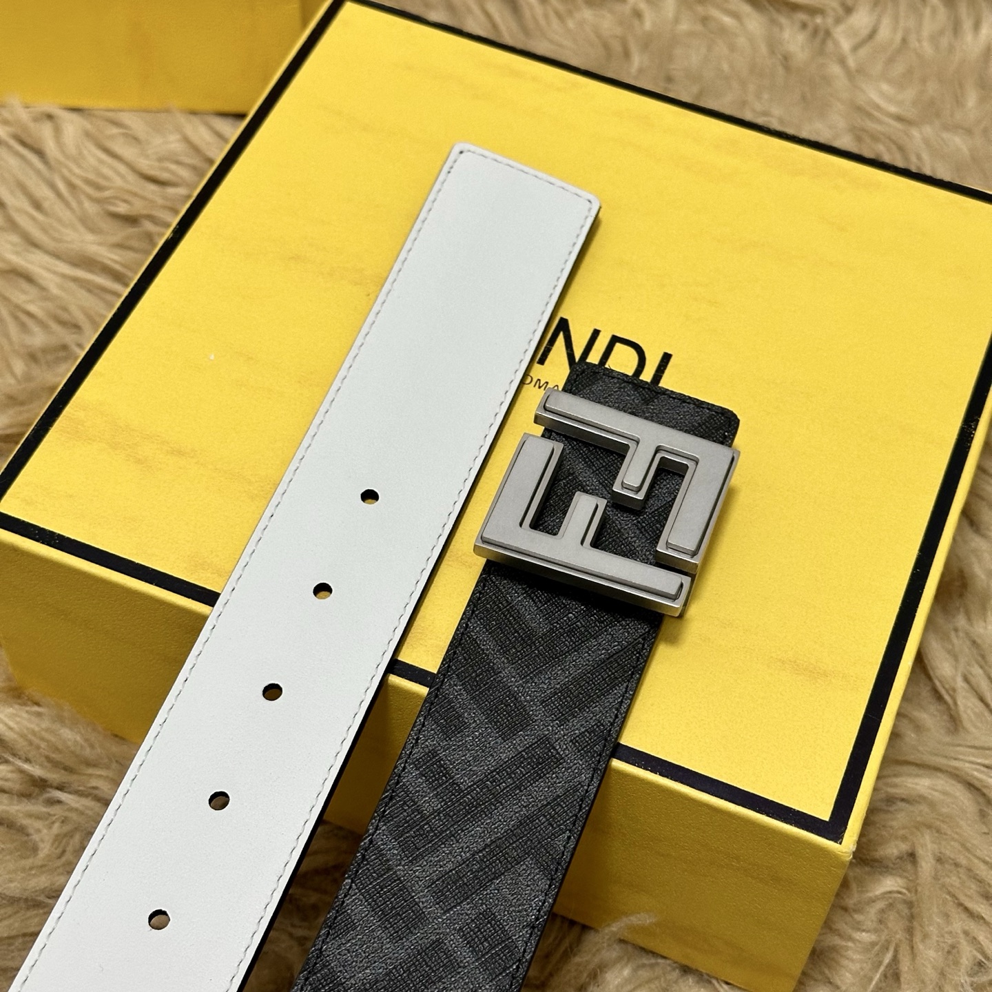 FENDI（芬迪）专柜同款 宽4.0CM 双环正反用腰带 FF按钉搭扣 白色Cuoio Romano皮革