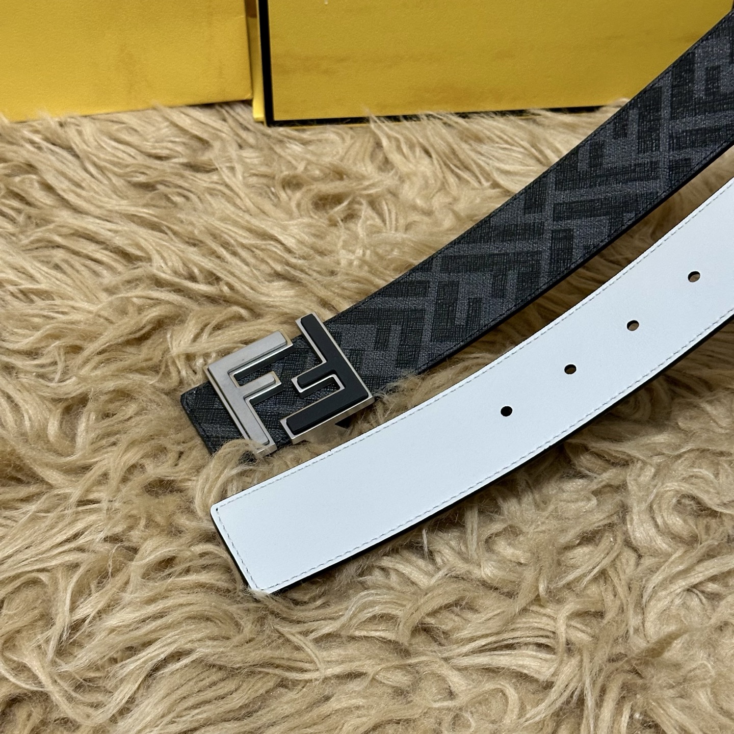 FENDI（芬迪）专柜同款 宽4.0CM 双环正反用腰带 FF按钉搭扣 白色Cuoio Romano皮革