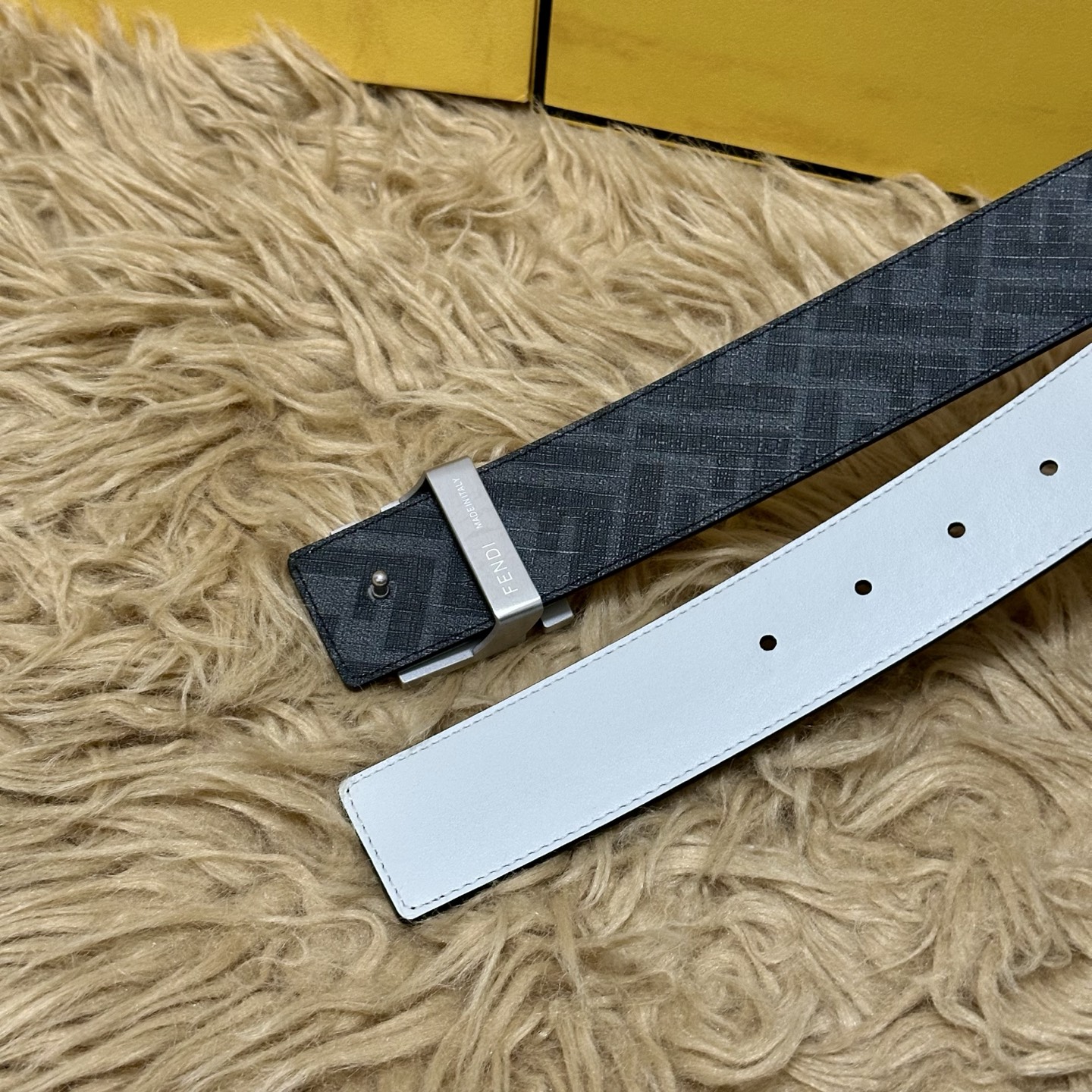 FENDI（芬迪）专柜同款 宽4.0CM 双环正反用腰带 FF按钉搭扣 白色Cuoio Romano皮革