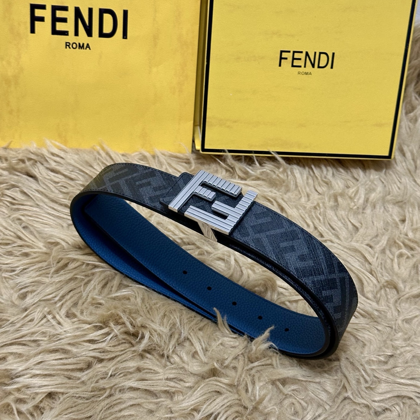 FENDI（芬迪）专柜同款 宽4.0CM 双环正反用腰带 FF按钉搭扣 浅兰色Cuoio Romano皮