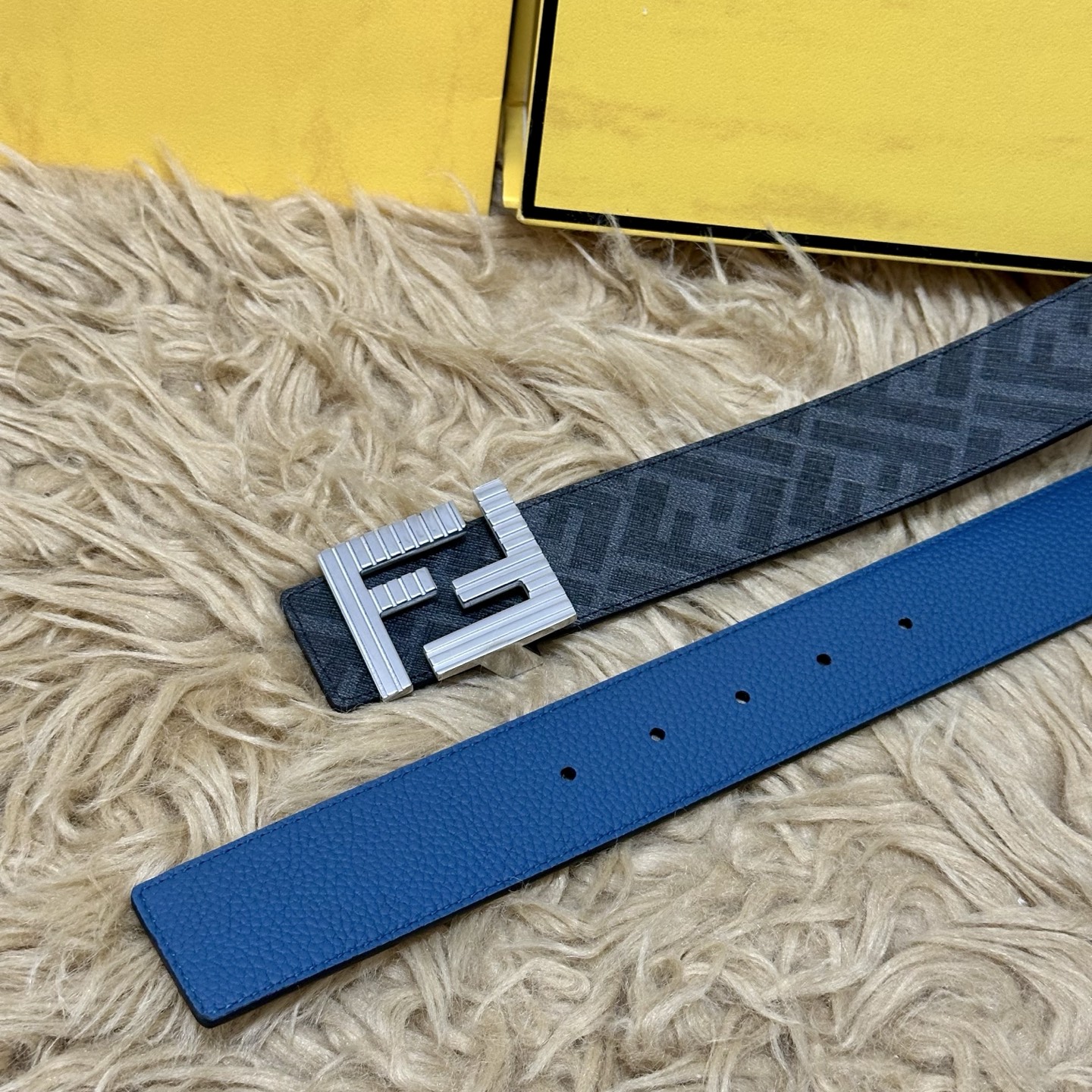 FENDI（芬迪）专柜同款 宽4.0CM 双环正反用腰带 FF按钉搭扣 浅兰色Cuoio Romano皮