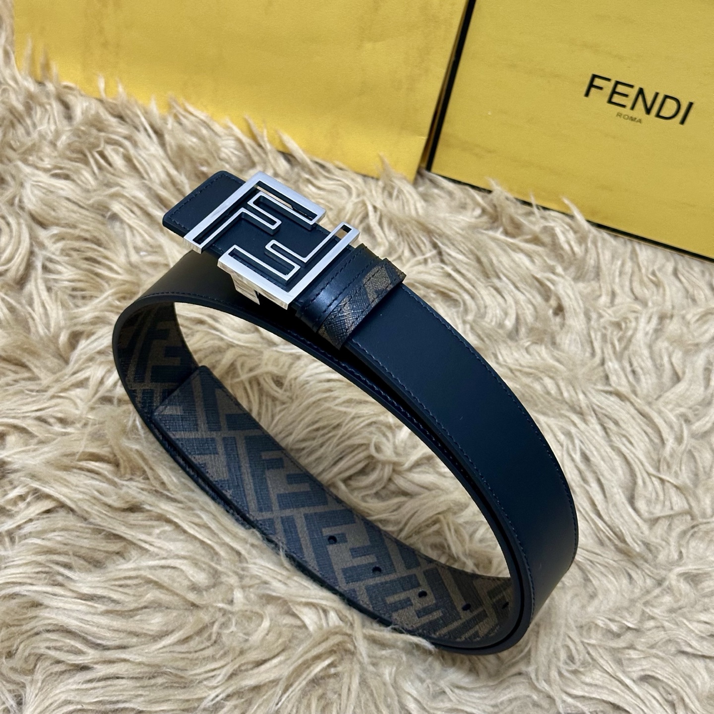 FENDI（芬迪）专柜同款 宽4.0CM 双环正反用腰带 FF按钉搭扣 黑色Cuoio Romano皮革