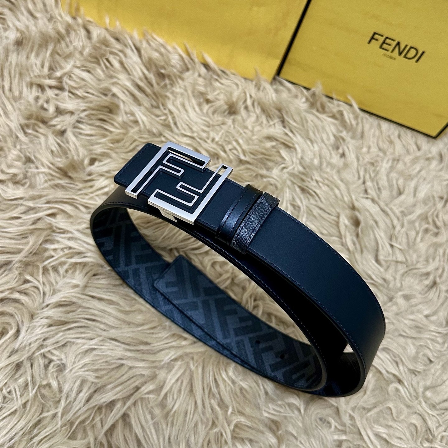 FENDI（芬迪）专柜同款 宽4.0CM 双环正反用腰带 FF按钉搭扣 黑色Cuoio Romano皮革