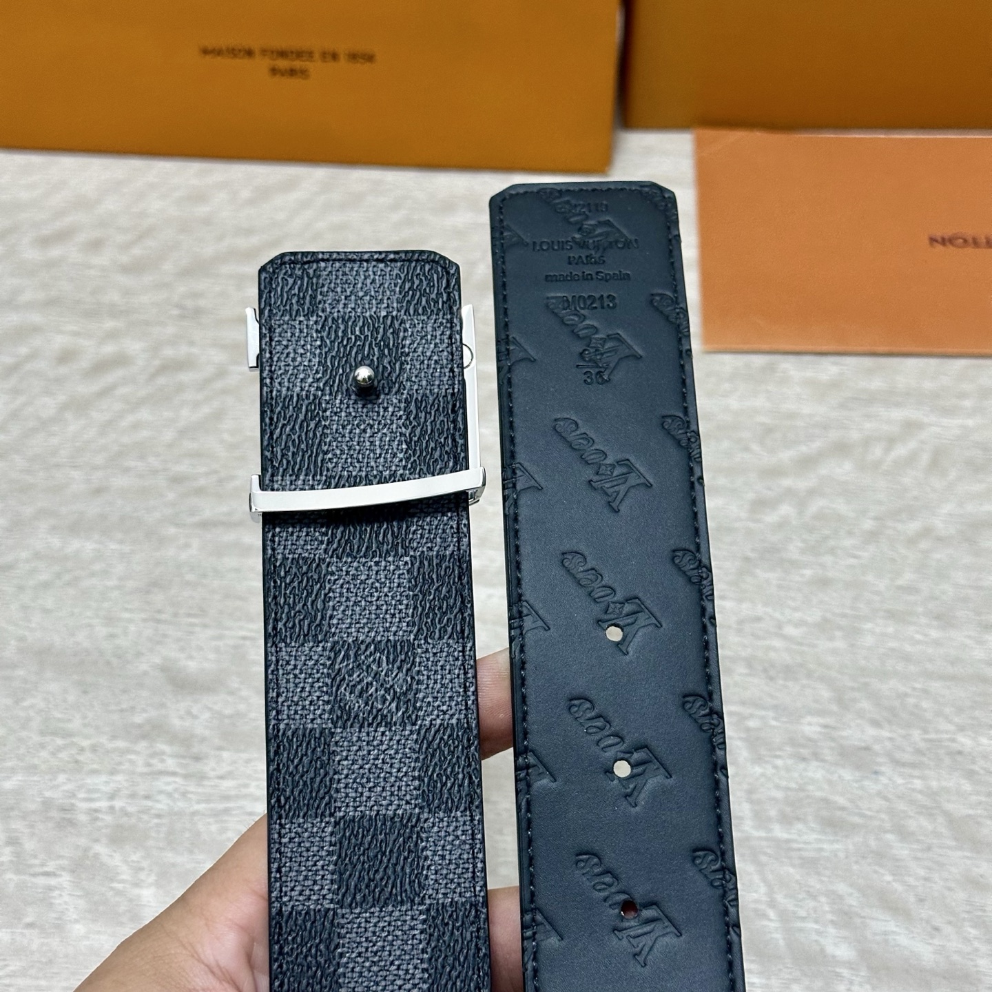 P LV.路易威登 宽40MM双面原版小牛皮 搭配单钌钯电镀扣 完美的手感.油边 出众的设计.风格 高贵