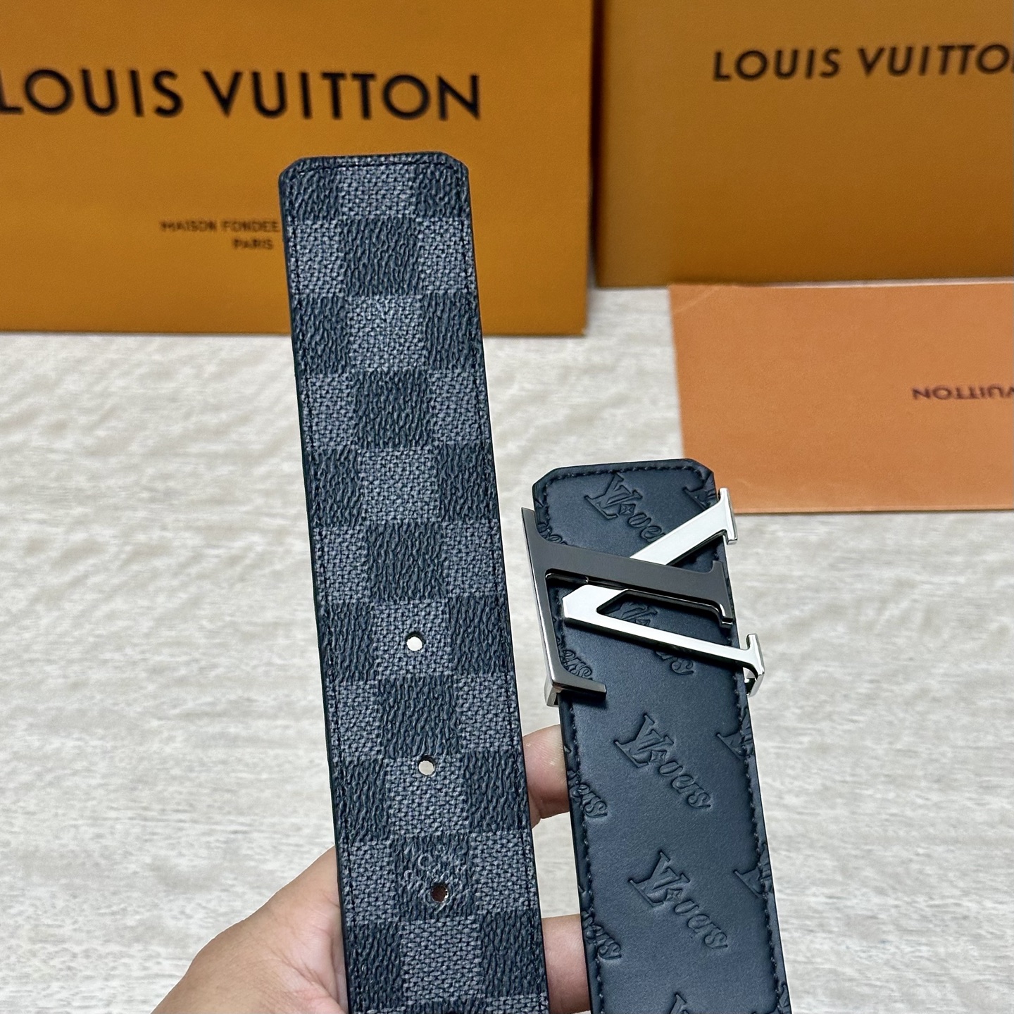 P LV.路易威登 宽40MM双面原版小牛皮 搭配单钌钯电镀扣 完美的手感.油边 出众的设计.风格 高贵