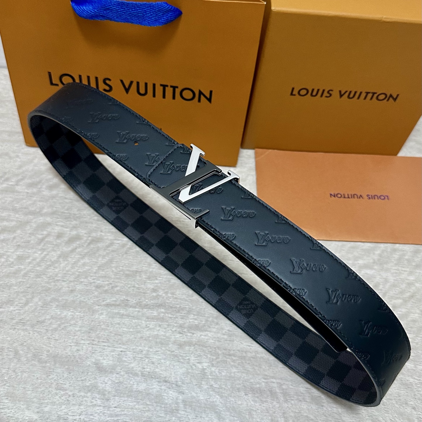 P LV.路易威登 宽40MM双面原版小牛皮 搭配单钌钯电镀扣 完美的手感.油边 出众的设计.风格 高贵