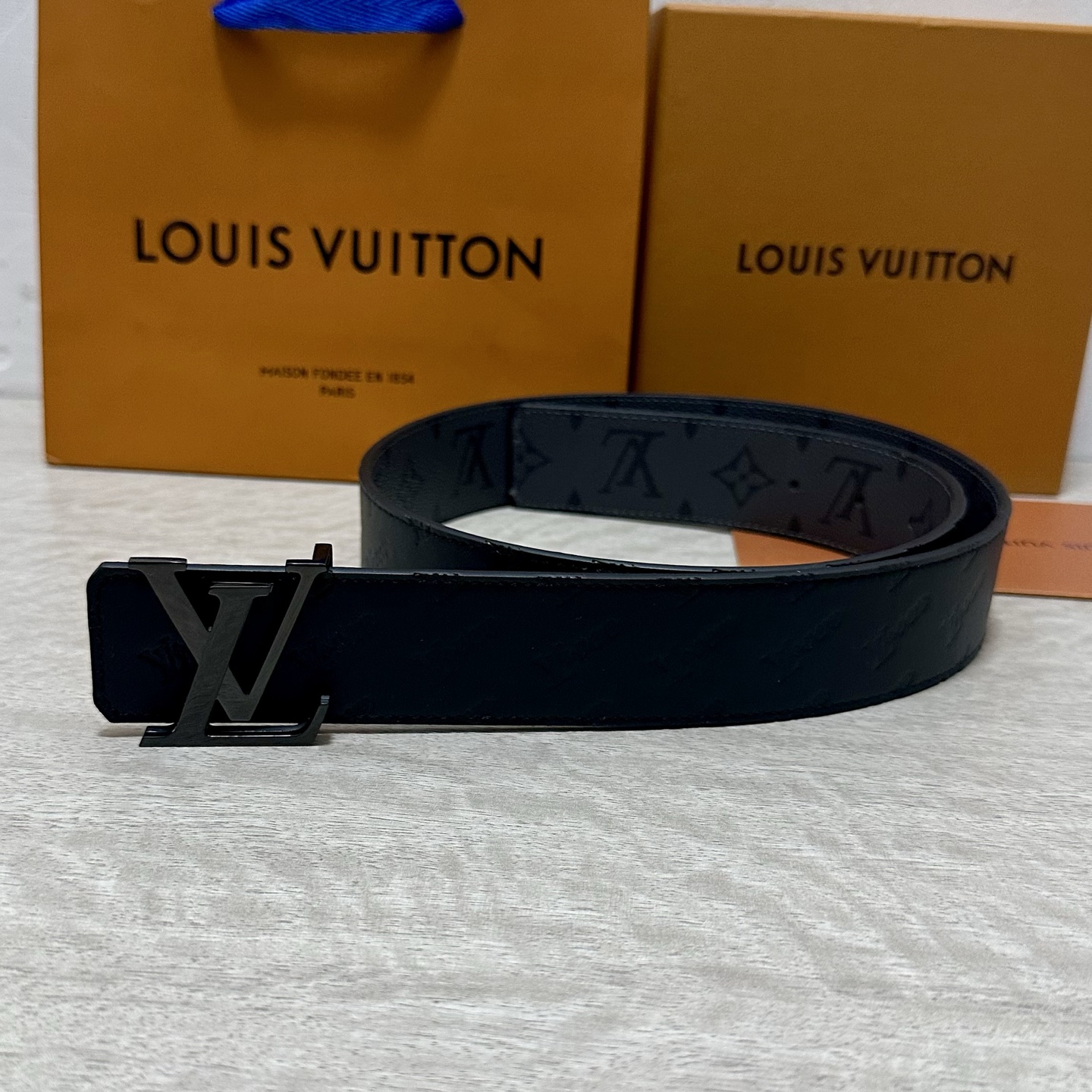 P LV.路易威登 宽40MM双面原版小牛皮 搭配单钌钯电镀扣 完美的手感.油边 出众的设计.风格 高贵