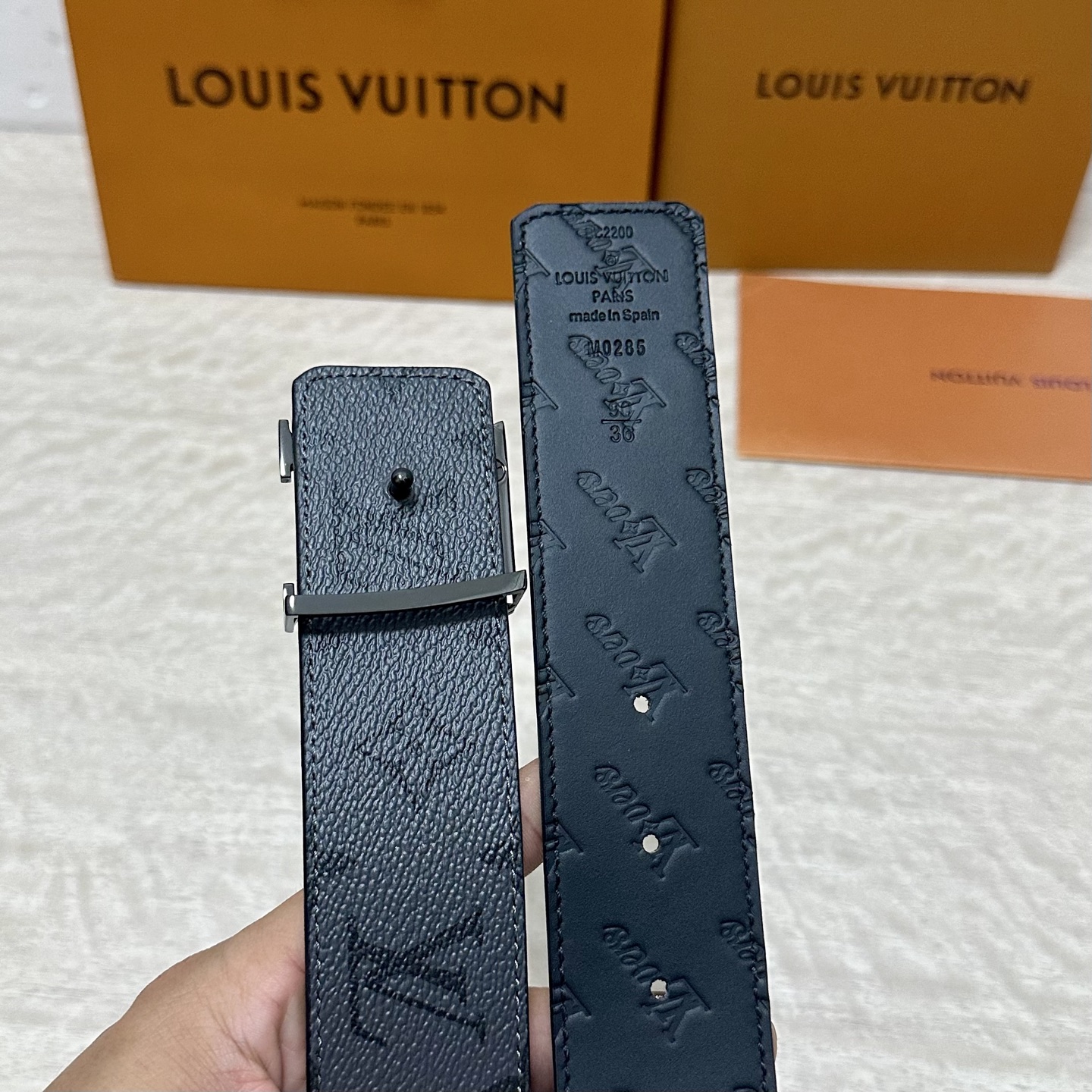 P LV.路易威登 宽40MM双面原版小牛皮 搭配单钌钯电镀扣 完美的手感.油边 出众的设计.风格 高贵