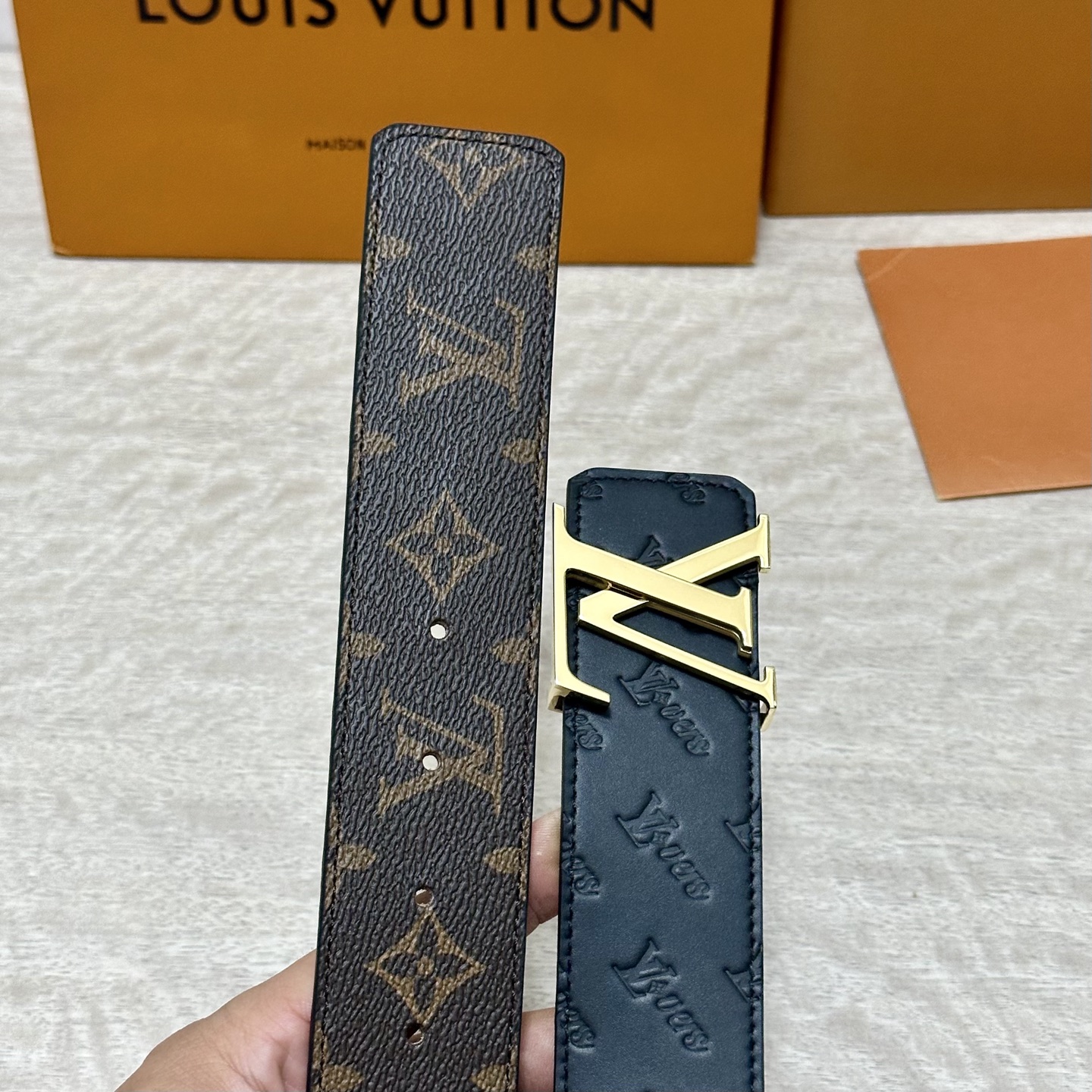 P LV.路易威登 宽40MM双面原版小牛皮 搭配单钌钯电镀扣 完美的手感.油边 出众的设计.风格 高贵