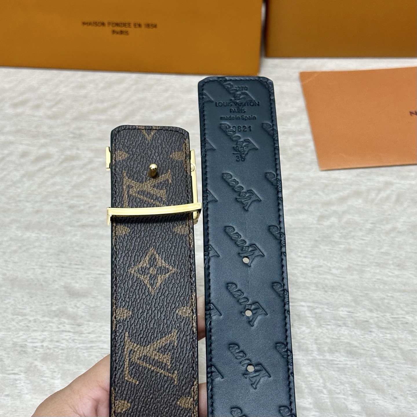 P LV.路易威登 宽40MM双面原版小牛皮 搭配单钌钯电镀扣 完美的手感.油边 出众的设计.风格 高贵