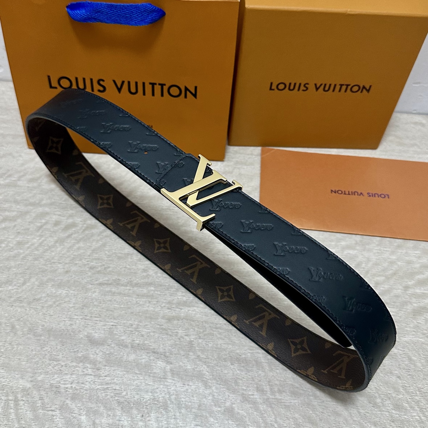 P LV.路易威登 宽40MM双面原版小牛皮 搭配单钌钯电镀扣 完美的手感.油边 出众的设计.风格 高贵