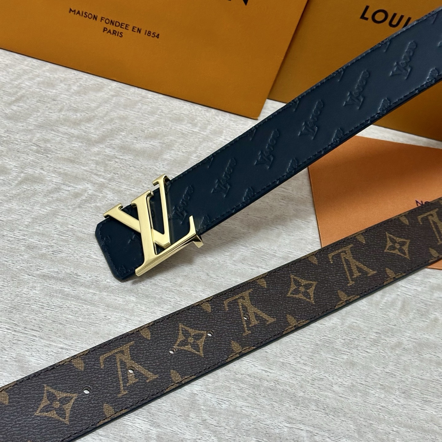 P LV.路易威登 宽40MM双面原版小牛皮 搭配单钌钯电镀扣 完美的手感.油边 出众的设计.风格 高贵