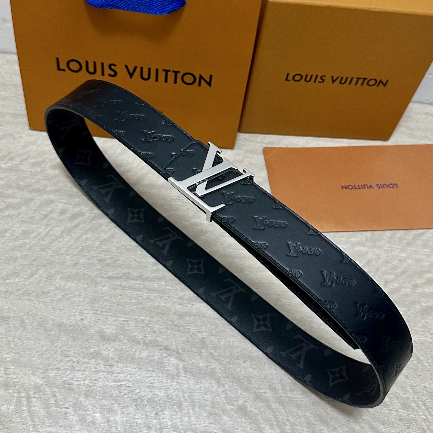 P LV.路易威登 宽40MM双面原版小牛皮 搭配单钌钯电镀扣 完美的手感.油边 出众的设计.风格 高贵