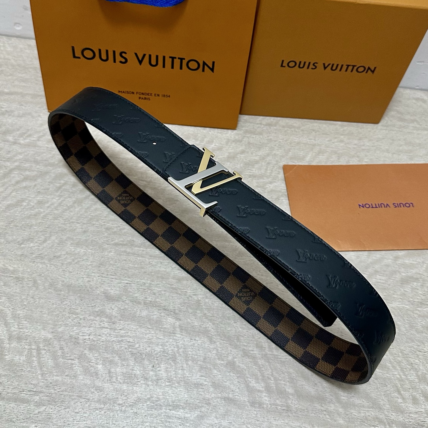 P LV.路易威登 宽40MM双面原版小牛皮 搭配单钌钯电镀扣 完美的手感.油边 出众的设计.风格 高贵