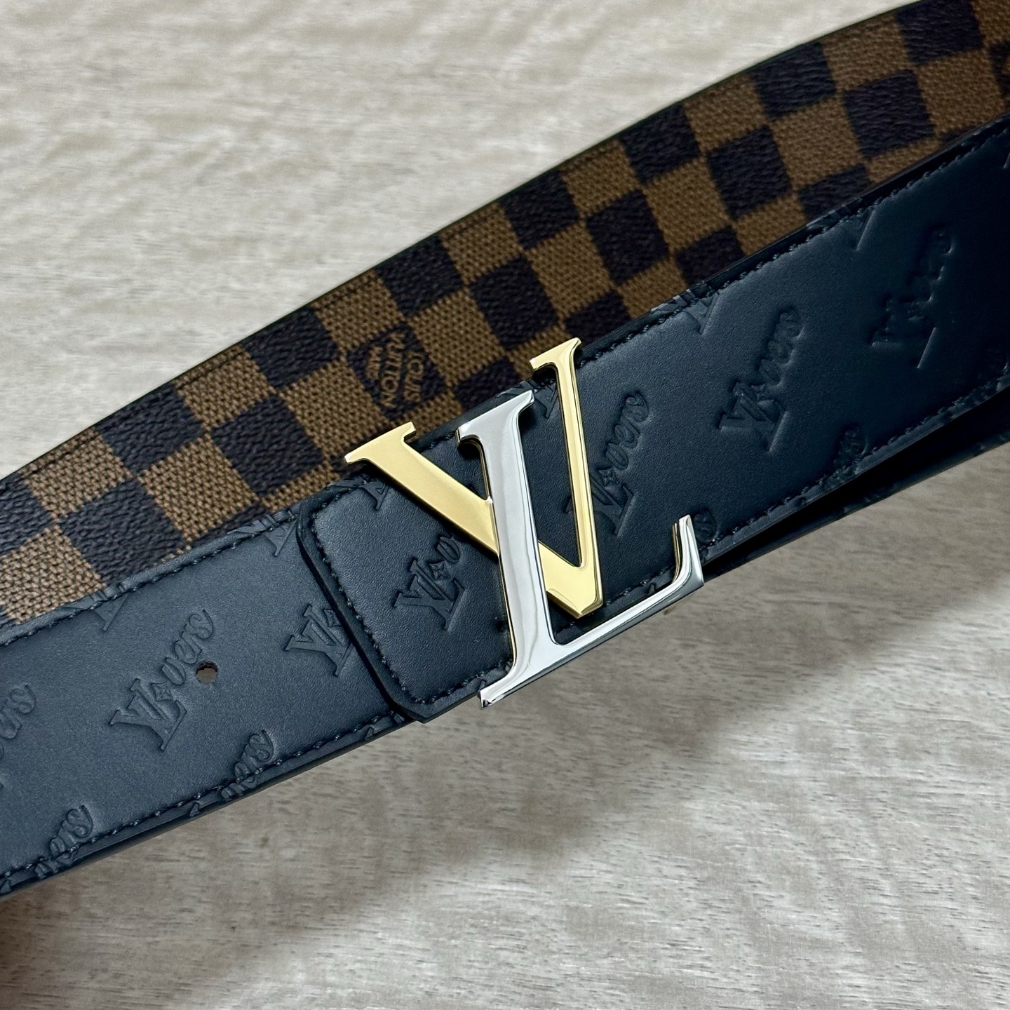 P LV.路易威登 宽40MM双面原版小牛皮 搭配单钌钯电镀扣 完美的手感.油边 出众的设计.风格 高贵