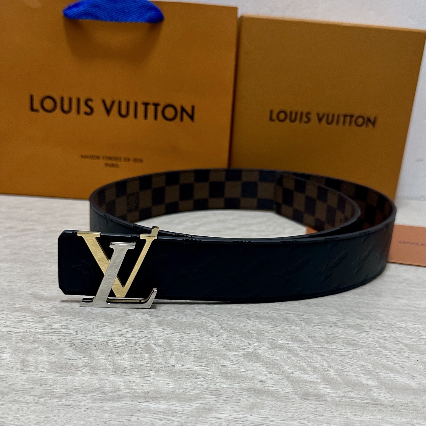 P LV.路易威登 宽40MM双面原版小牛皮 搭配单钌钯电镀扣 完美的手感.油边 出众的设计.风格 高贵