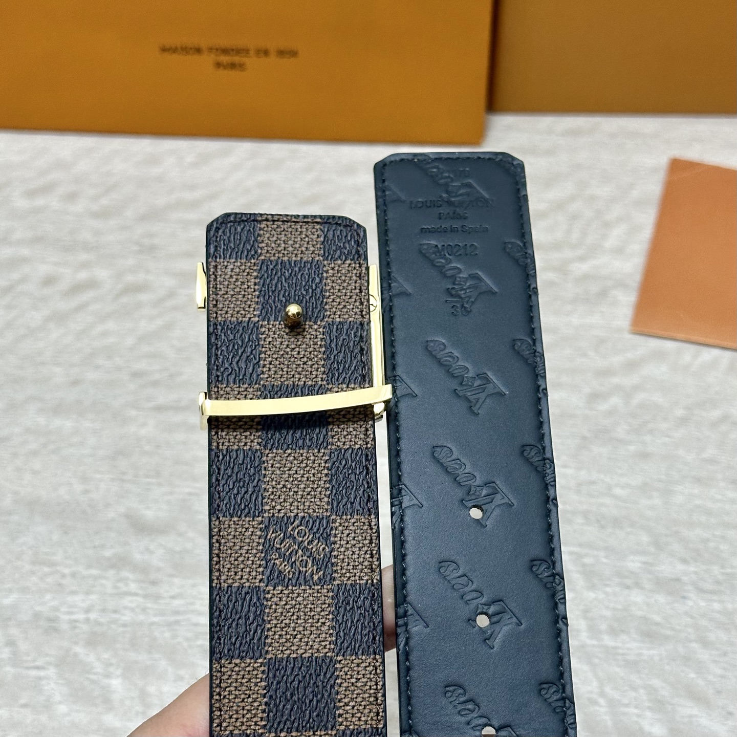 P LV.路易威登 宽40MM双面原版小牛皮 搭配单钌钯电镀扣 完美的手感.油边 出众的设计.风格 高贵