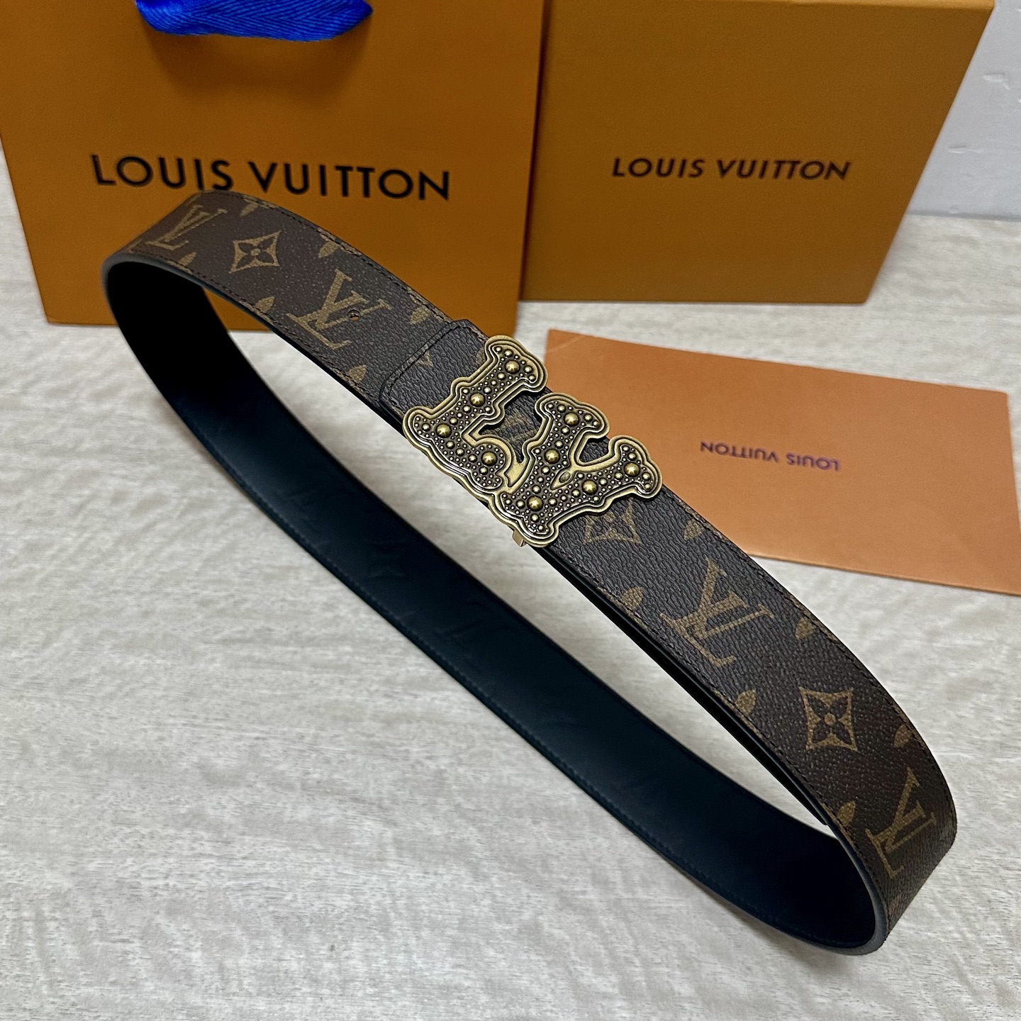 P LV.路易威登 宽40MM双面原版小牛皮 搭配单钌钯电镀扣 完美的手感.油边 出众的设计.风格 高贵