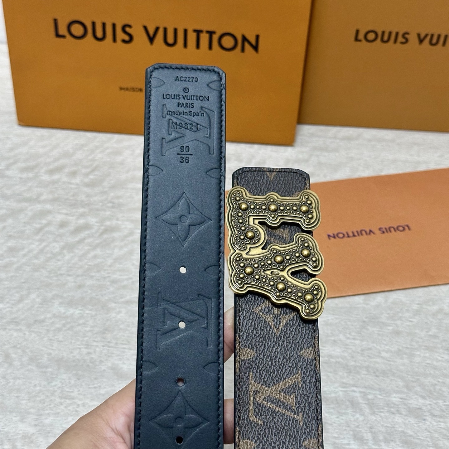 P LV.路易威登 宽40MM双面原版小牛皮 搭配单钌钯电镀扣 完美的手感.油边 出众的设计.风格 高贵