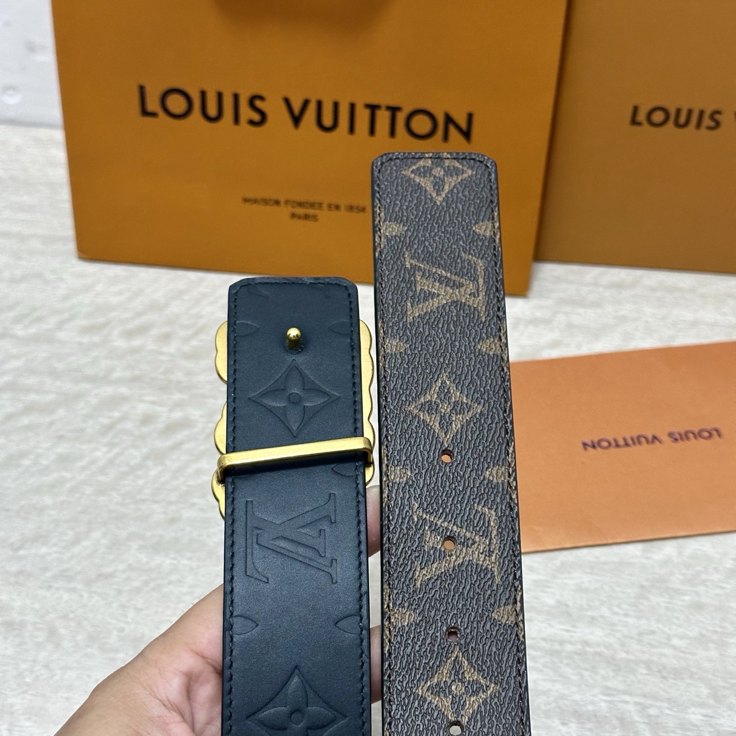 P LV.路易威登 宽40MM双面原版小牛皮 搭配单钌钯电镀扣 完美的手感.油边 出众的设计.风格 高贵