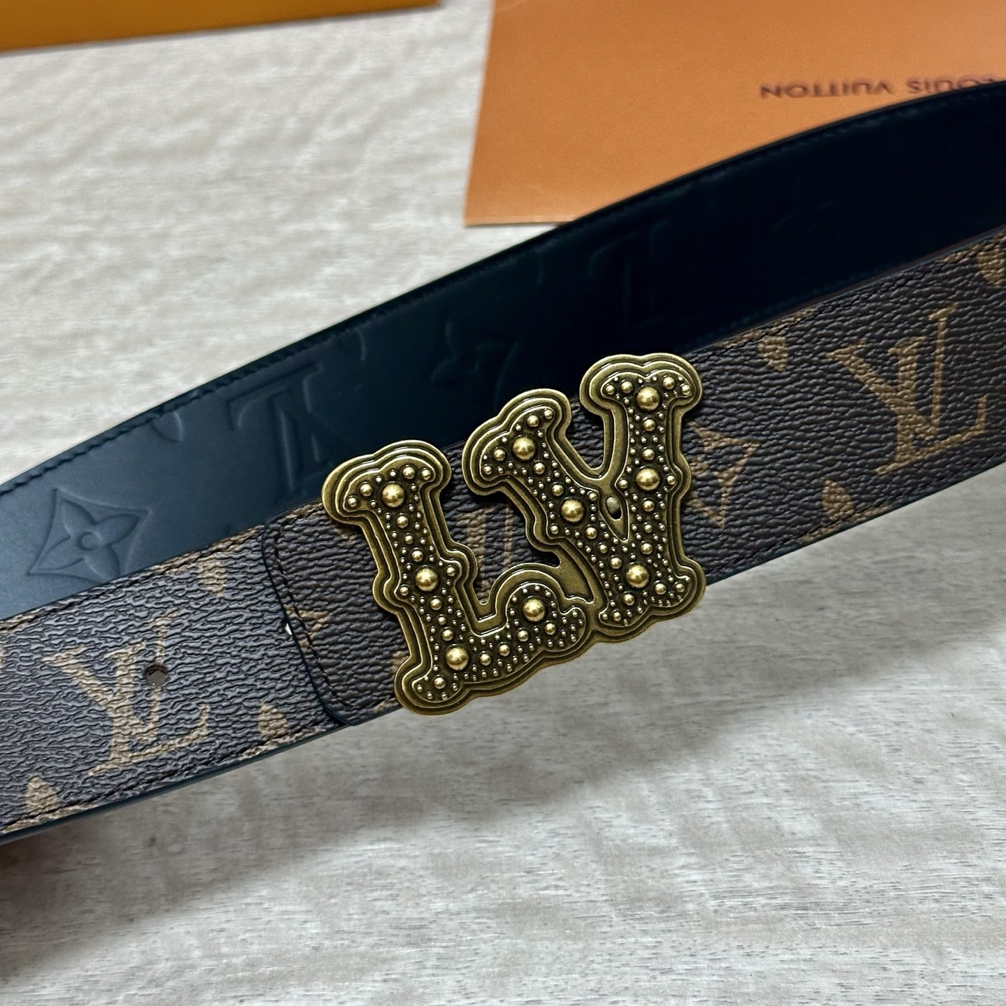 P LV.路易威登 宽40MM双面原版小牛皮 搭配单钌钯电镀扣 完美的手感.油边 出众的设计.风格 高贵