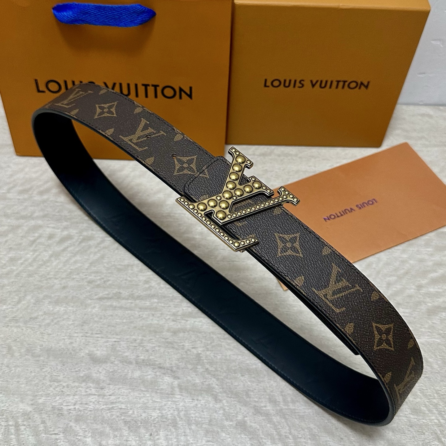 P LV.路易威登 宽40MM双面原版小牛皮 搭配单钌钯电镀扣 完美的手感.油边 出众的设计.风格 高贵