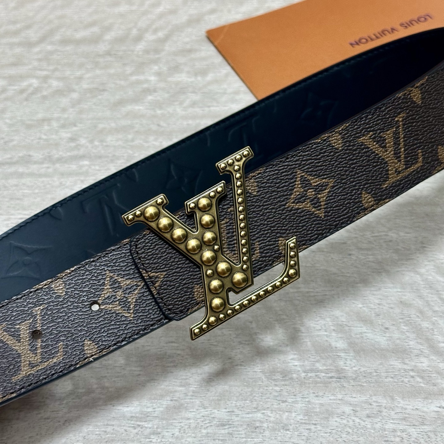 P LV.路易威登 宽40MM双面原版小牛皮 搭配单钌钯电镀扣 完美的手感.油边 出众的设计.风格 高贵