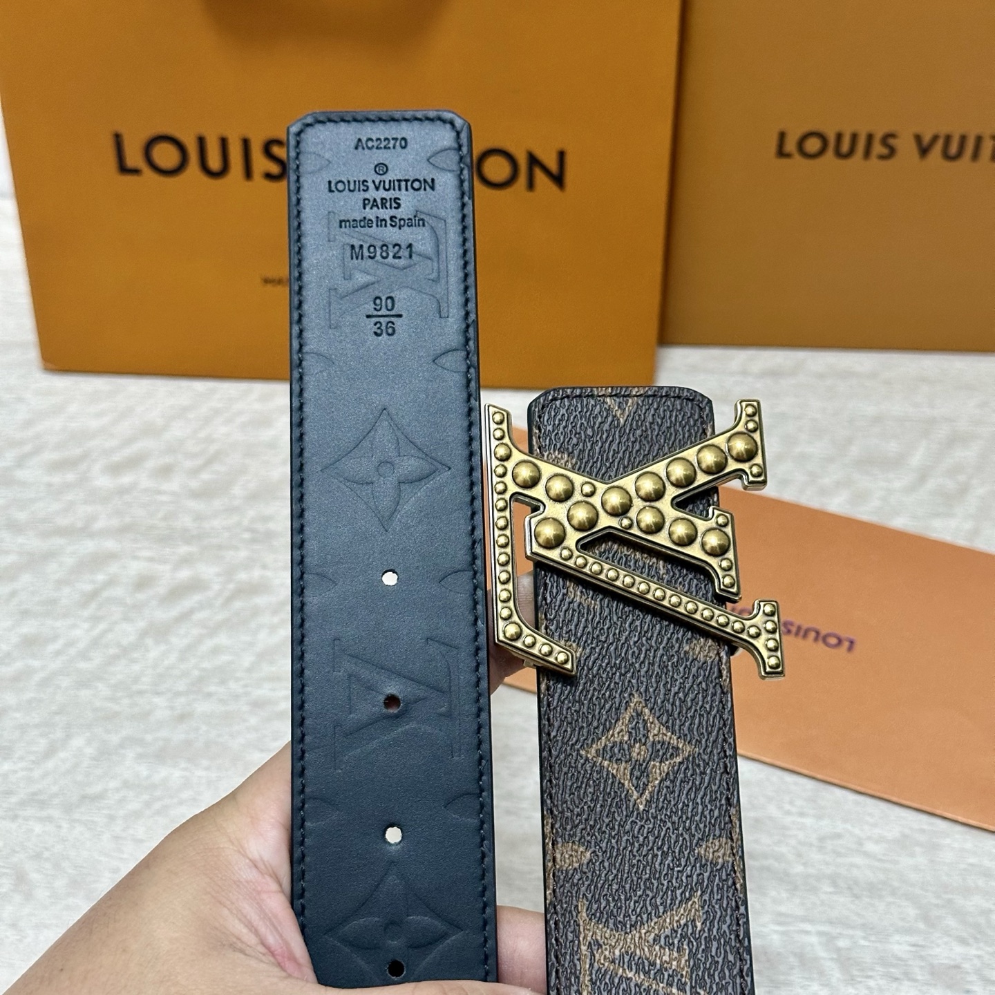 P LV.路易威登 宽40MM双面原版小牛皮 搭配单钌钯电镀扣 完美的手感.油边 出众的设计.风格 高贵