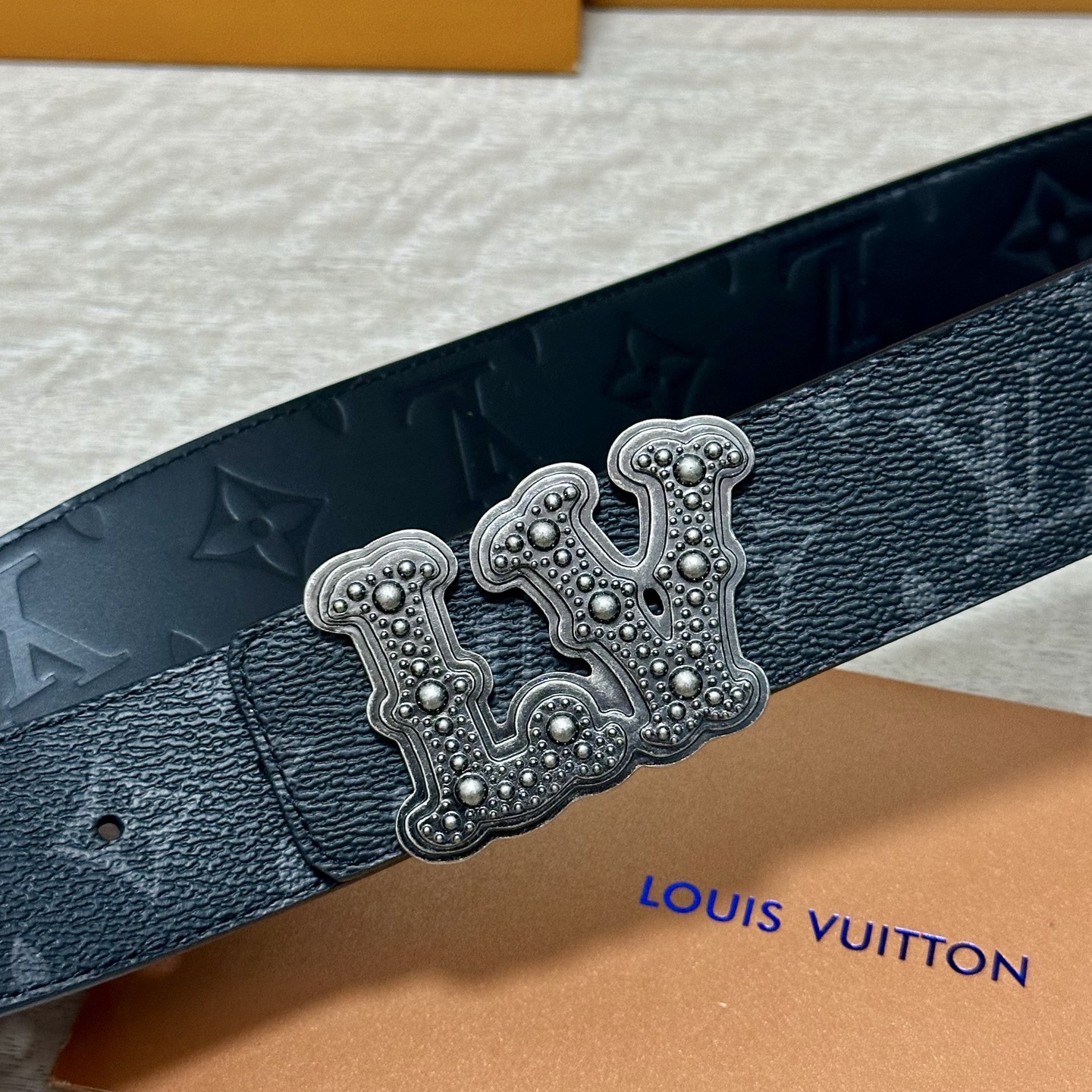 P LV.路易威登 宽40MM双面原版小牛皮 搭配单钌钯电镀扣 完美的手感.油边 出众的设计.风格 高贵