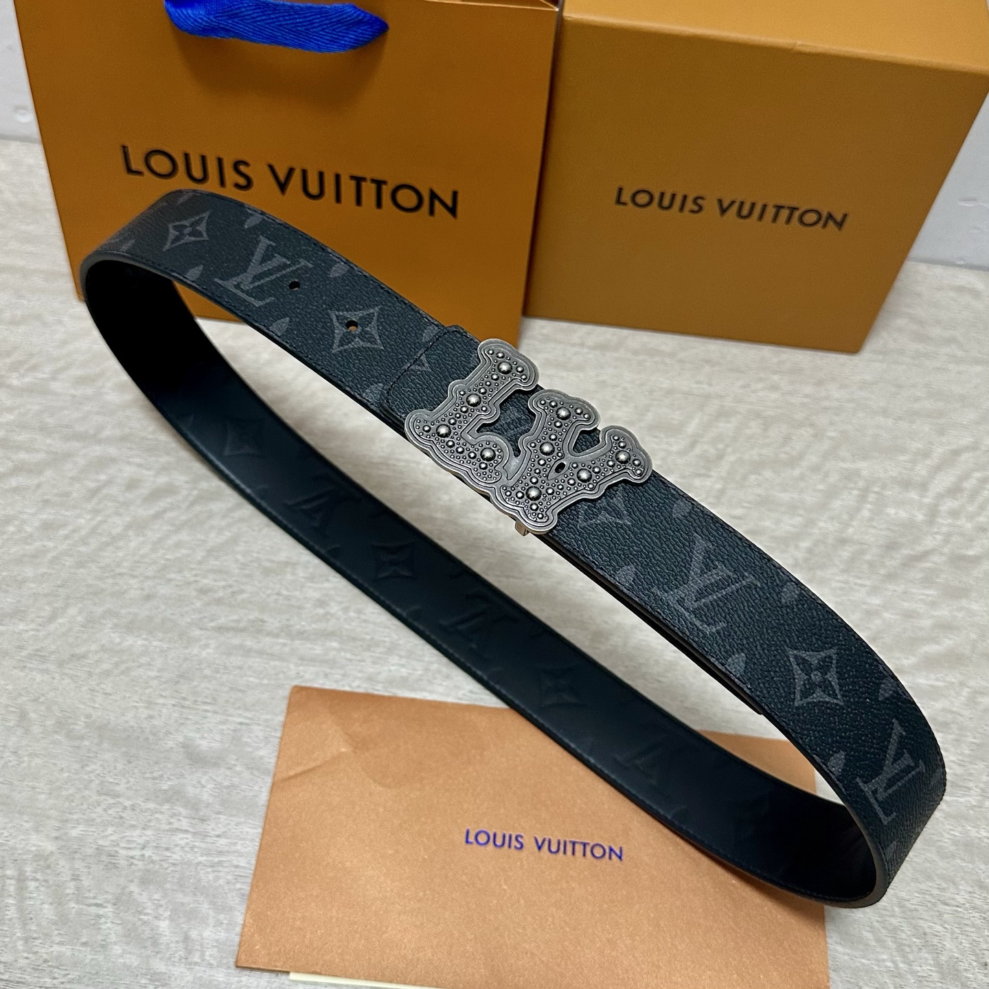 P LV.路易威登 宽40MM双面原版小牛皮 搭配单钌钯电镀扣 完美的手感.油边 出众的设计.风格 高贵