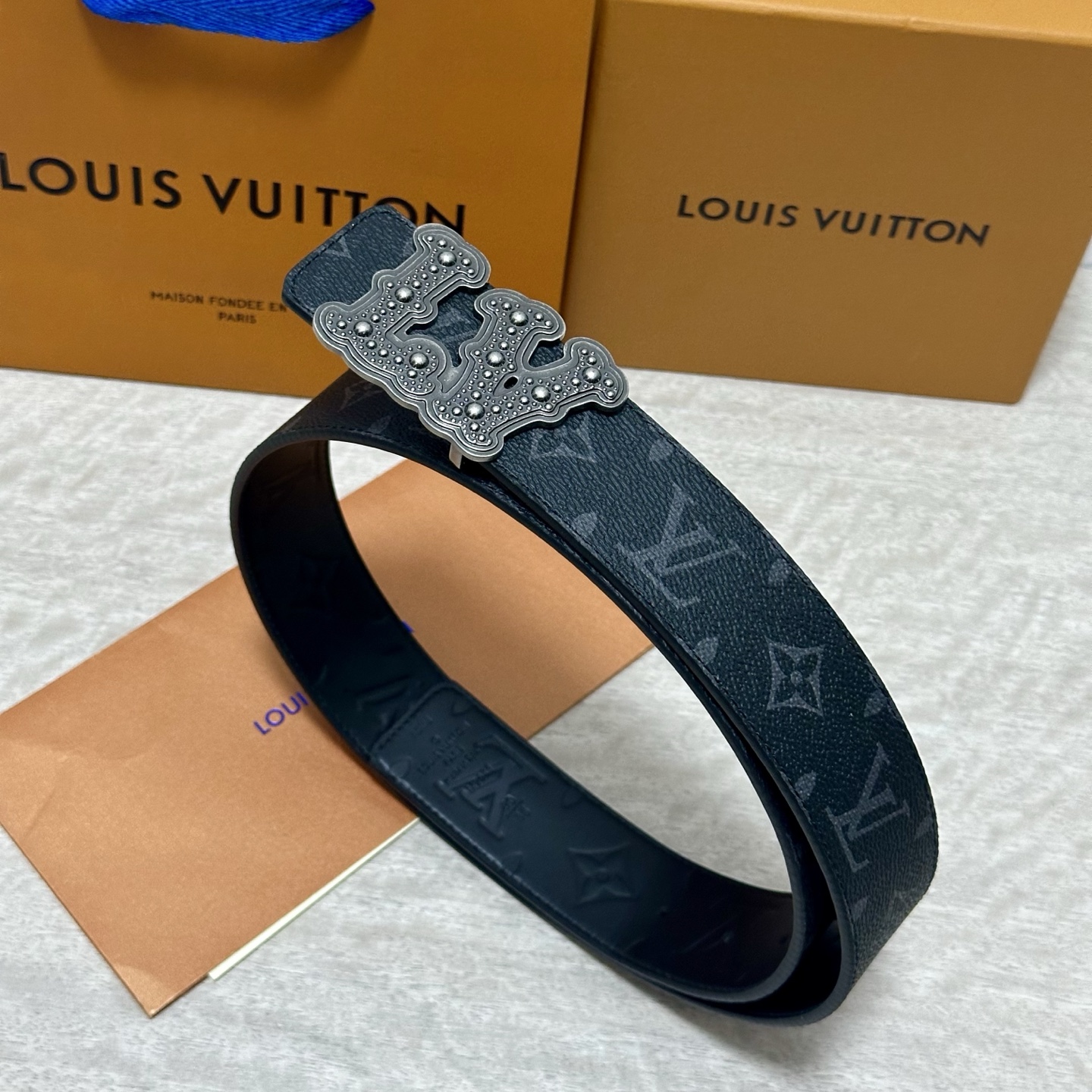 P LV.路易威登 宽40MM双面原版小牛皮 搭配单钌钯电镀扣 完美的手感.油边 出众的设计.风格 高贵