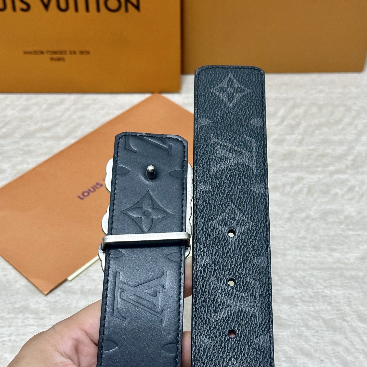 P LV.路易威登 宽40MM双面原版小牛皮 搭配单钌钯电镀扣 完美的手感.油边 出众的设计.风格 高贵