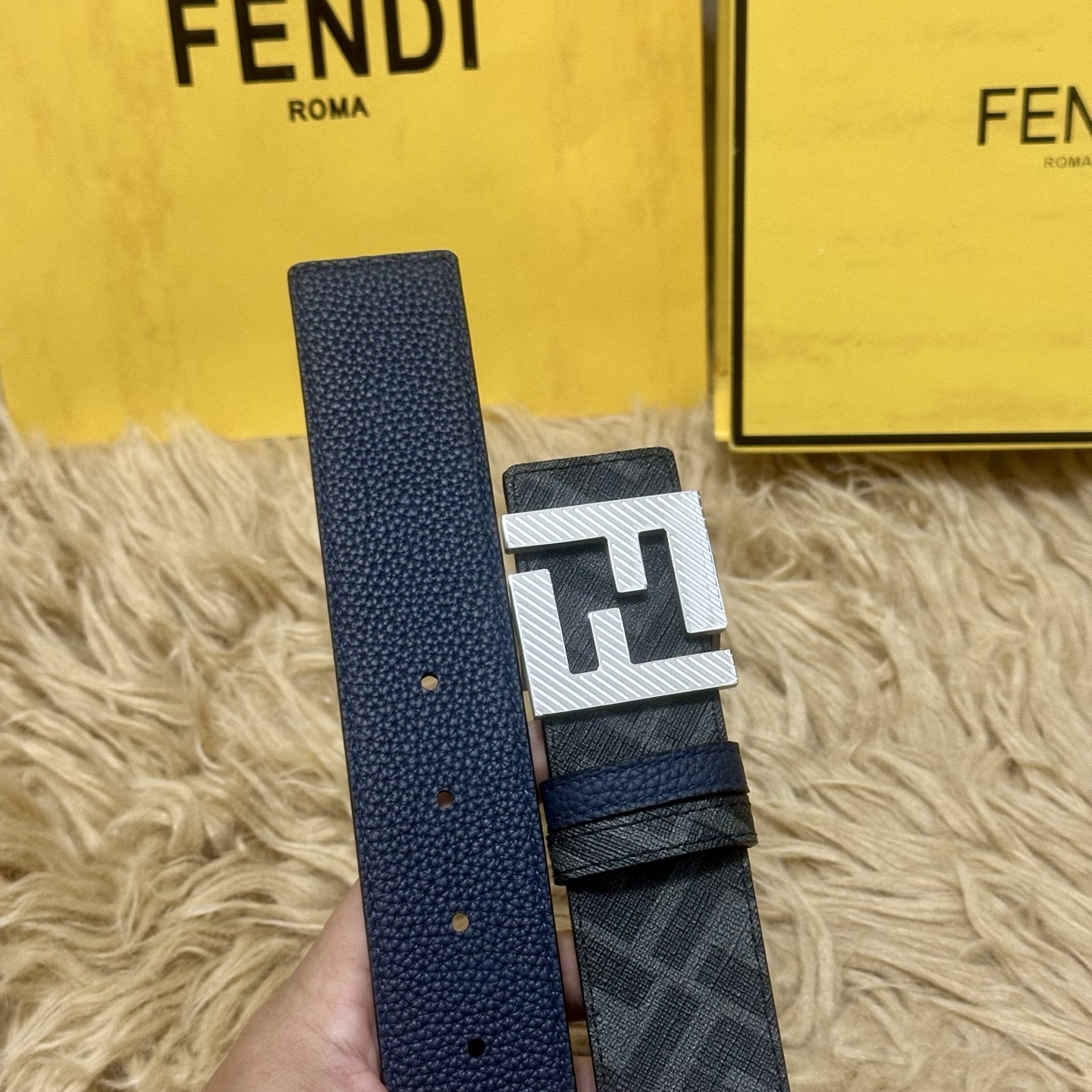 P FENDI（芬迪）专柜同款 宽4.0CM 双环正反用腰带 FF按钉搭扣 蓝色Cuoio Romano