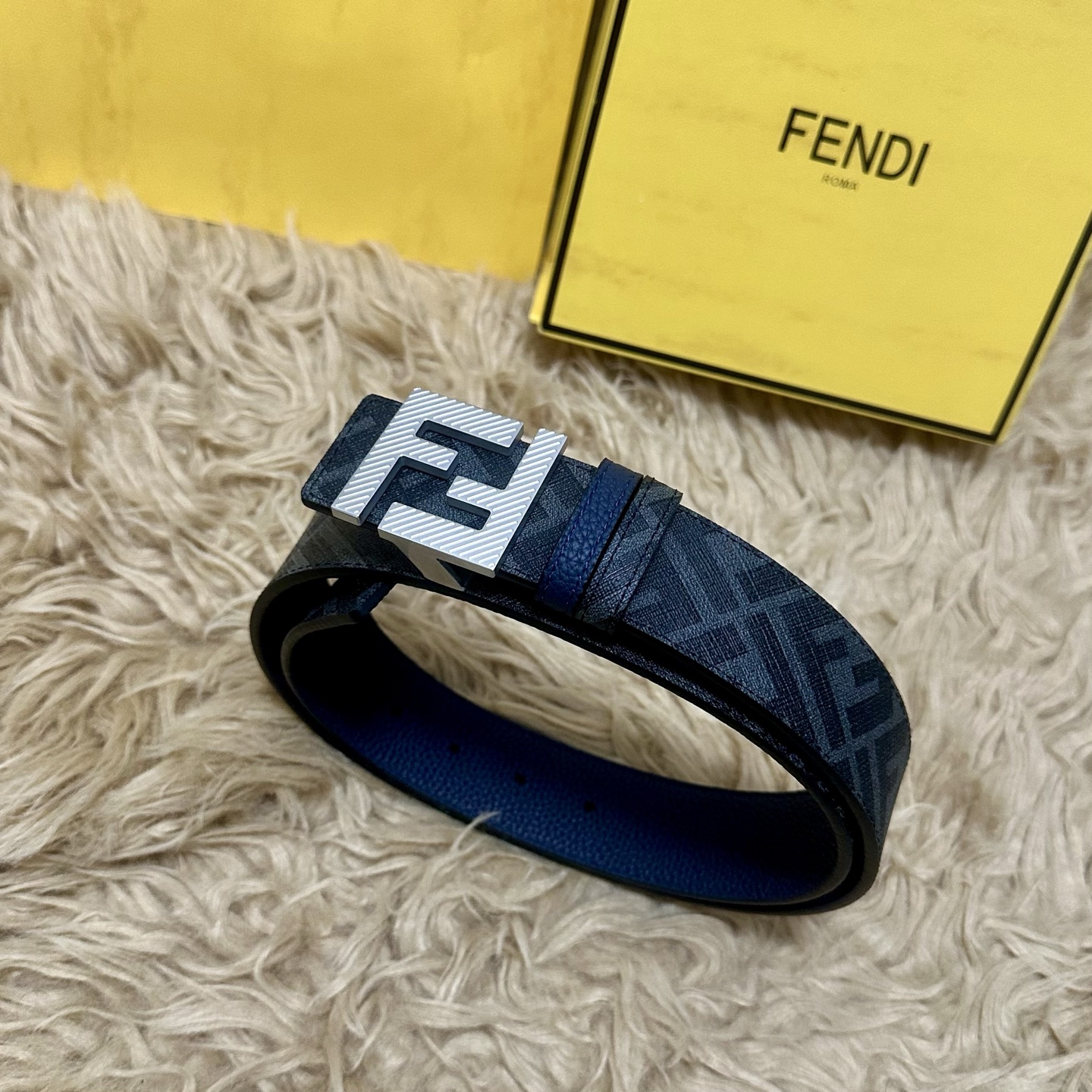 P FENDI（芬迪）专柜同款 宽4.0CM 双环正反用腰带 FF按钉搭扣 蓝色Cuoio Romano