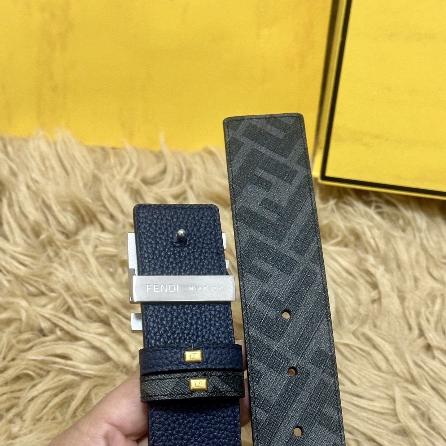 P FENDI（芬迪）专柜同款 宽4.0CM 双环正反用腰带 FF按钉搭扣 蓝色Cuoio Romano