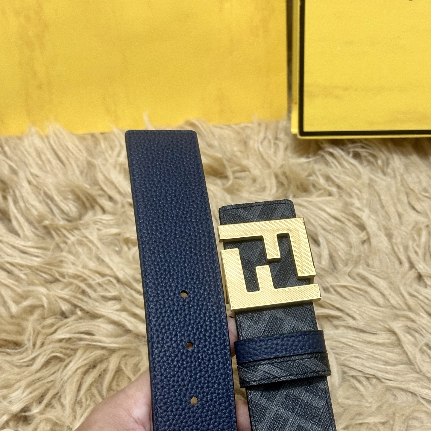 P FENDI（芬迪）专柜同款 宽4.0CM 双环正反用腰带 FF按钉搭扣 蓝色Cuoio Romano