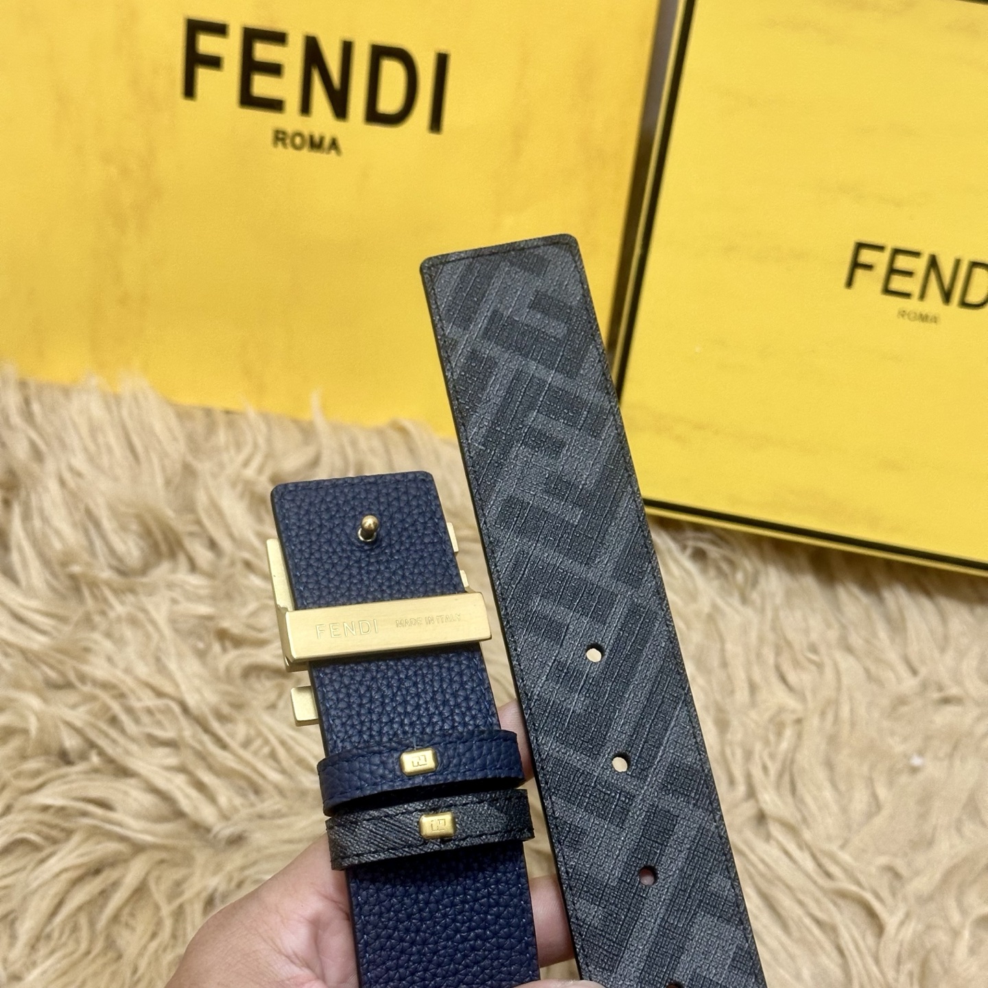 P FENDI（芬迪）专柜同款 宽4.0CM 双环正反用腰带 FF按钉搭扣 蓝色Cuoio Romano