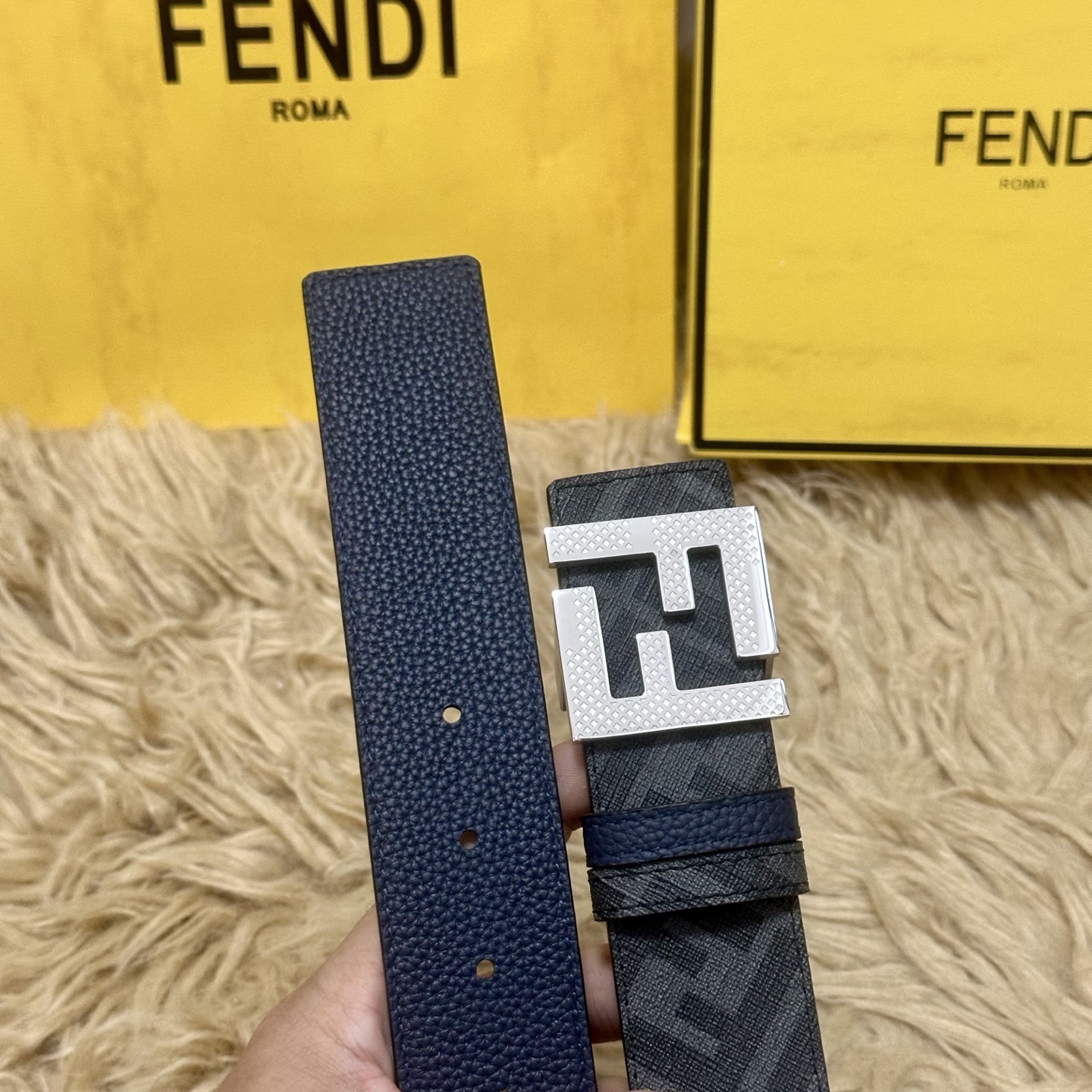 P FENDI（芬迪）专柜同款 宽4.0CM 双环正反用腰带 FF按钉搭扣 蓝色Cuoio Romano