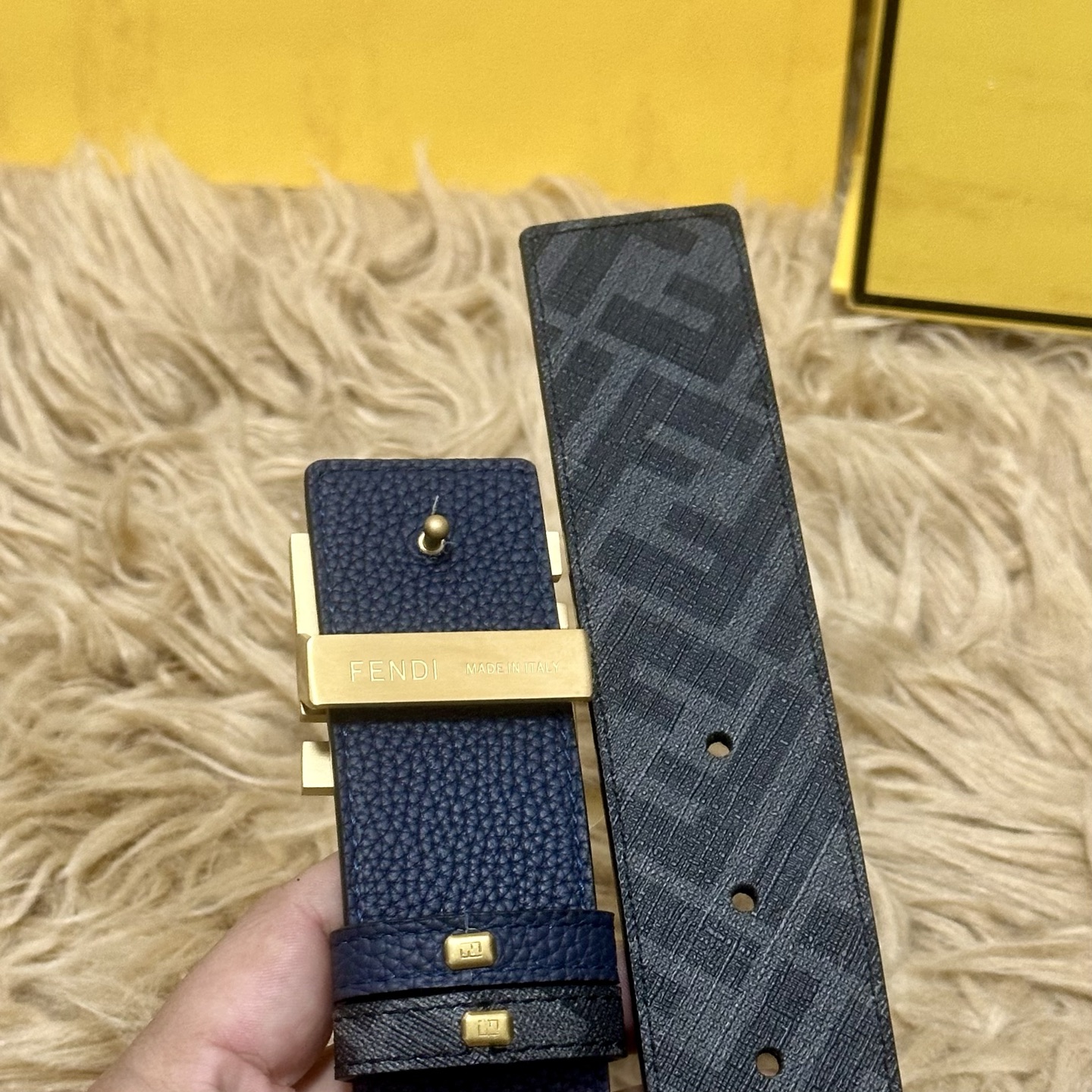 P FENDI（芬迪）专柜同款 宽4.0CM 双环正反用腰带 FF按钉搭扣 蓝色Cuoio Romano