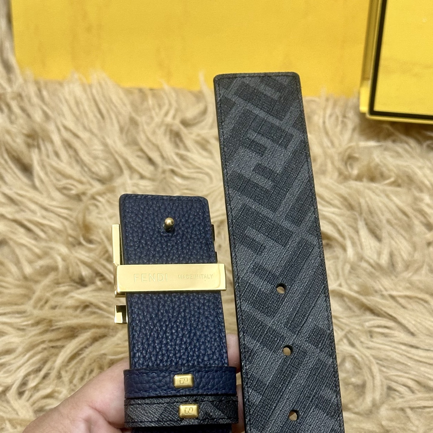 P FENDI（芬迪）专柜同款 宽4.0CM 双环正反用腰带 FF按钉搭扣 蓝色Cuoio Romano