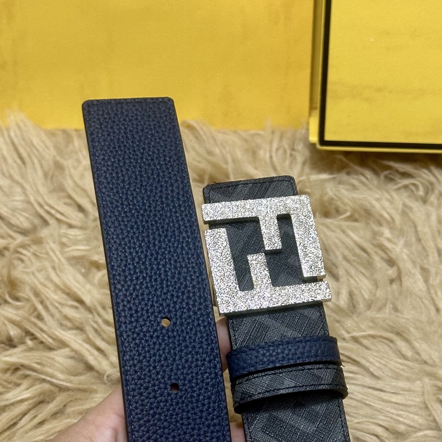 P FENDI（芬迪）专柜同款 宽4.0CM 双环正反用腰带 FF按钉搭扣 蓝色Cuoio Romano