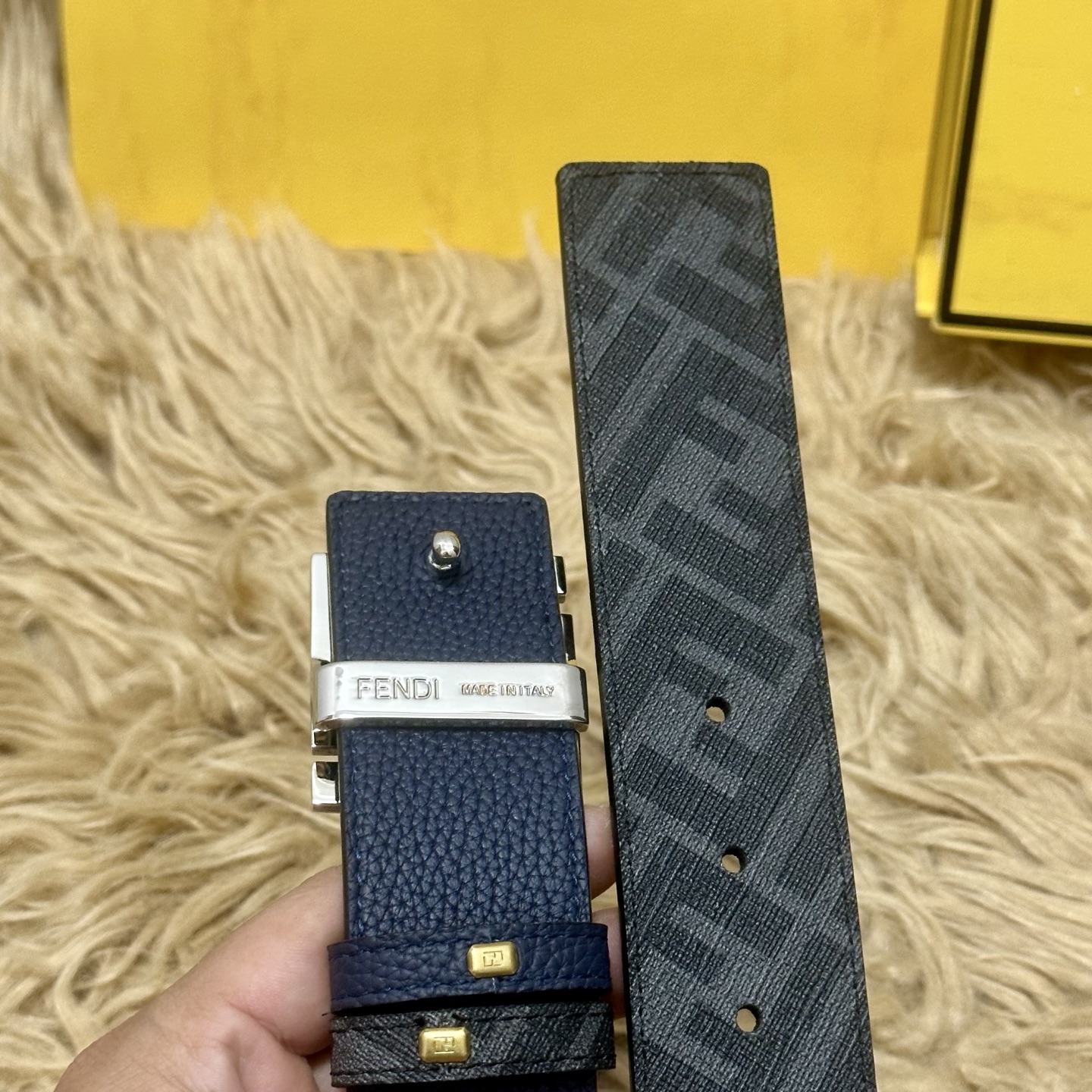 P FENDI（芬迪）专柜同款 宽4.0CM 双环正反用腰带 FF按钉搭扣 蓝色Cuoio Romano