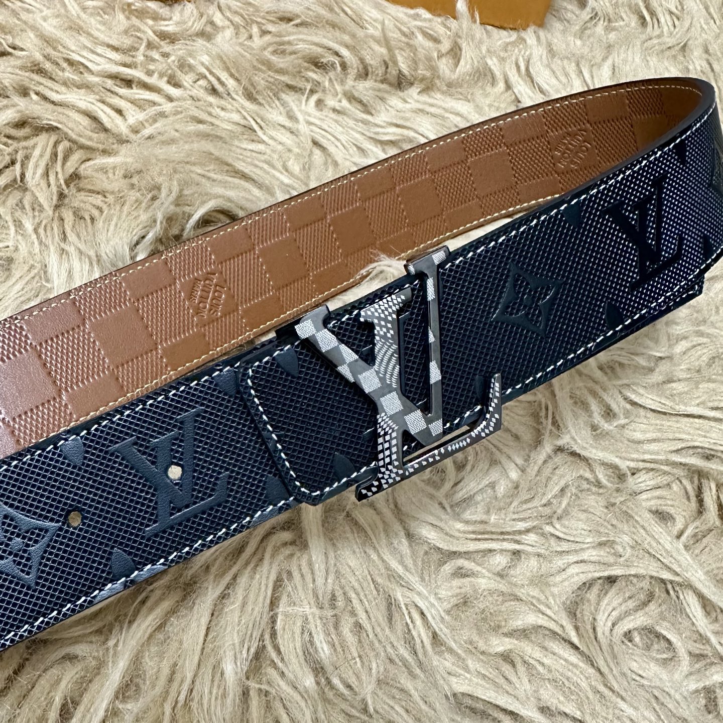 LV.路易威登 宽40MM双面原版小牛皮 搭配单钌钯电镀扣 完美的手感.油边 出众的设计.风格 高贵奢华