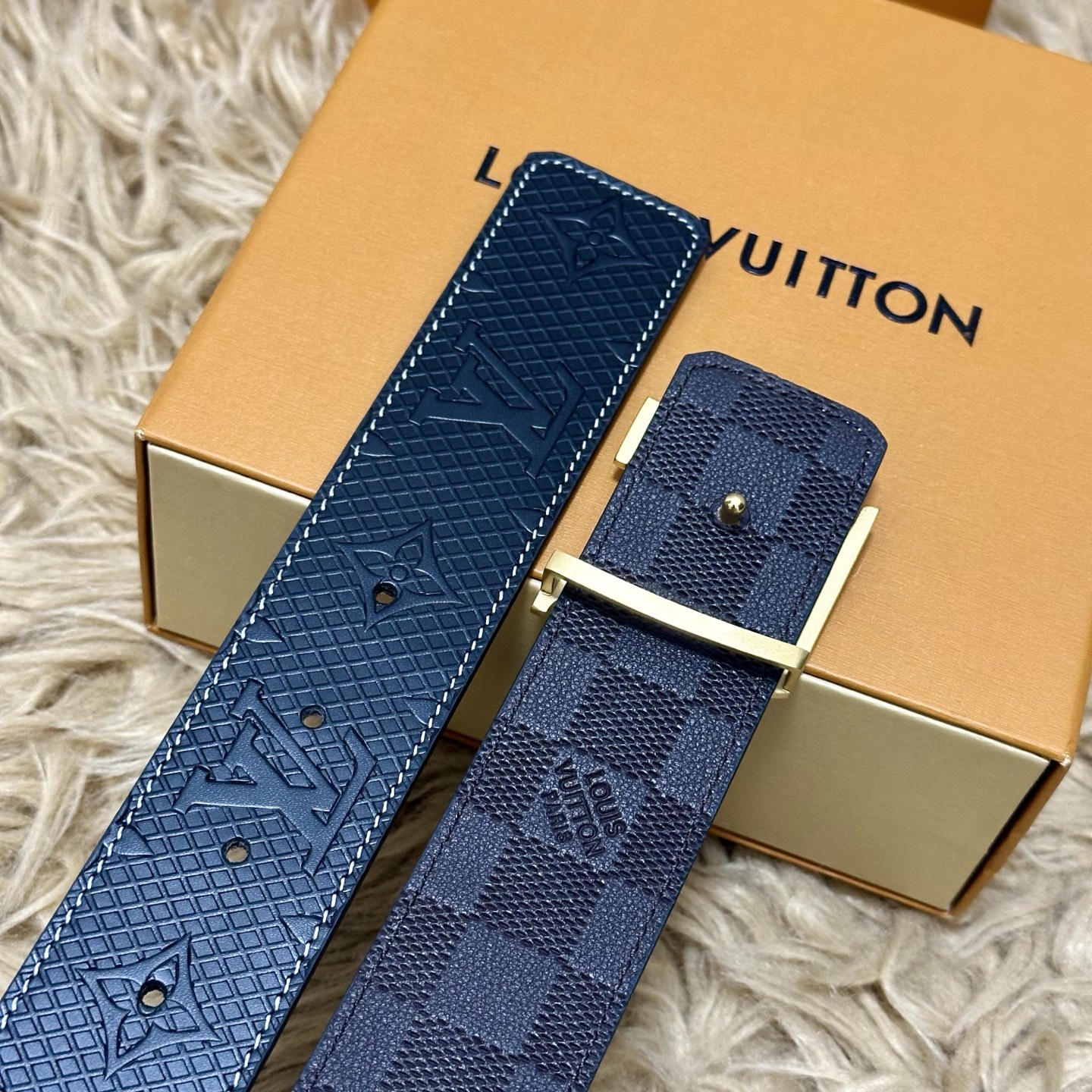 LV.路易威登 宽40MM双面原版小牛皮 搭配单钌钯电镀扣 完美的手感.油边 出众的设计.风格 高贵奢华