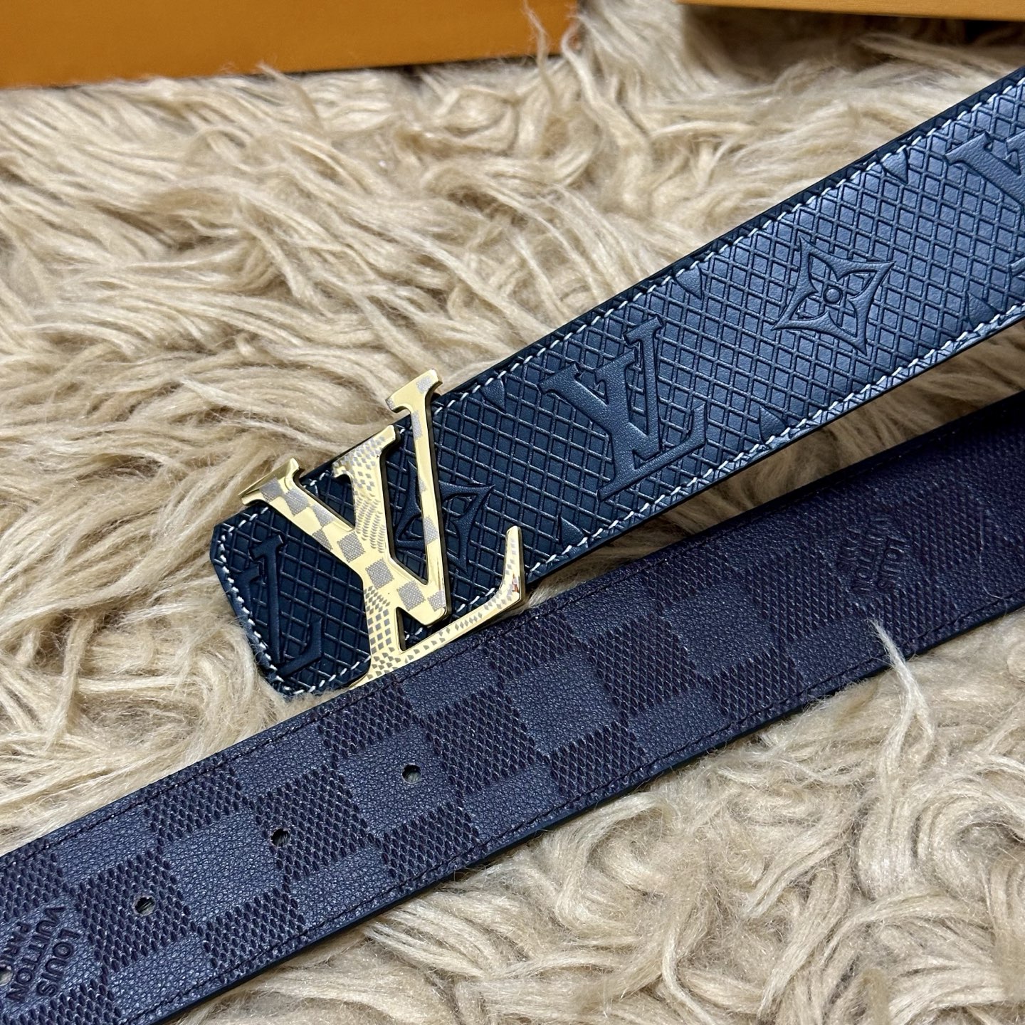 LV.路易威登 宽40MM双面原版小牛皮 搭配单钌钯电镀扣 完美的手感.油边 出众的设计.风格 高贵奢华