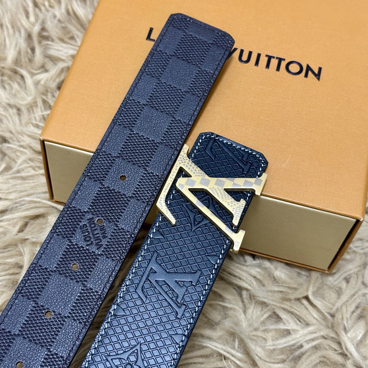 LV.路易威登 宽40MM双面原版小牛皮 搭配单钌钯电镀扣 完美的手感.油边 出众的设计.风格 高贵奢华