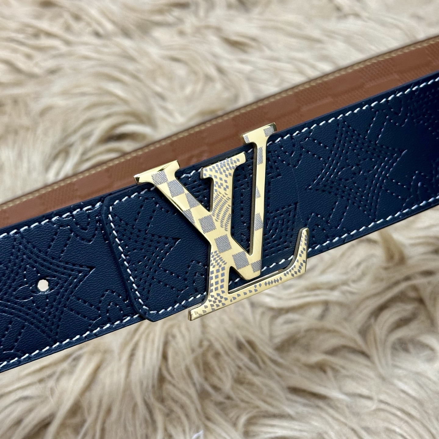 LV.路易威登 宽40MM双面原版小牛皮 搭配单钌钯电镀扣 完美的手感.油边 出众的设计.风格 高贵奢华